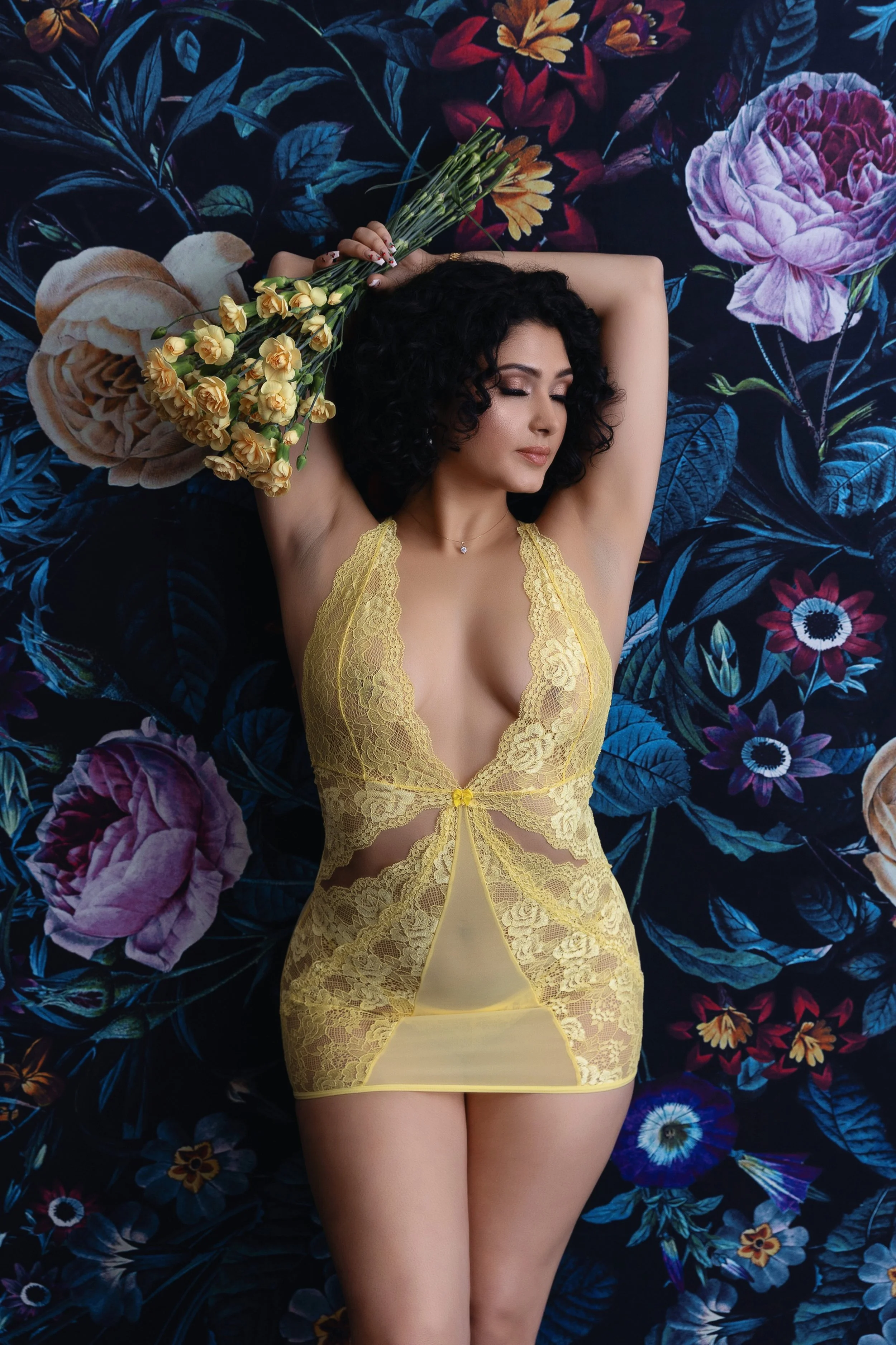 Feminine floral boudoir photos