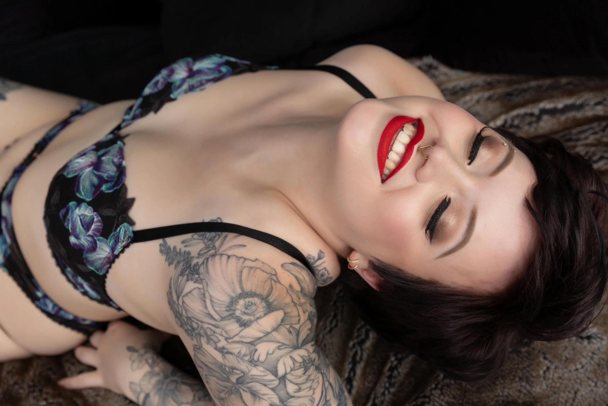 Woman with tattoos at a boudoir photoshoot in Chicago