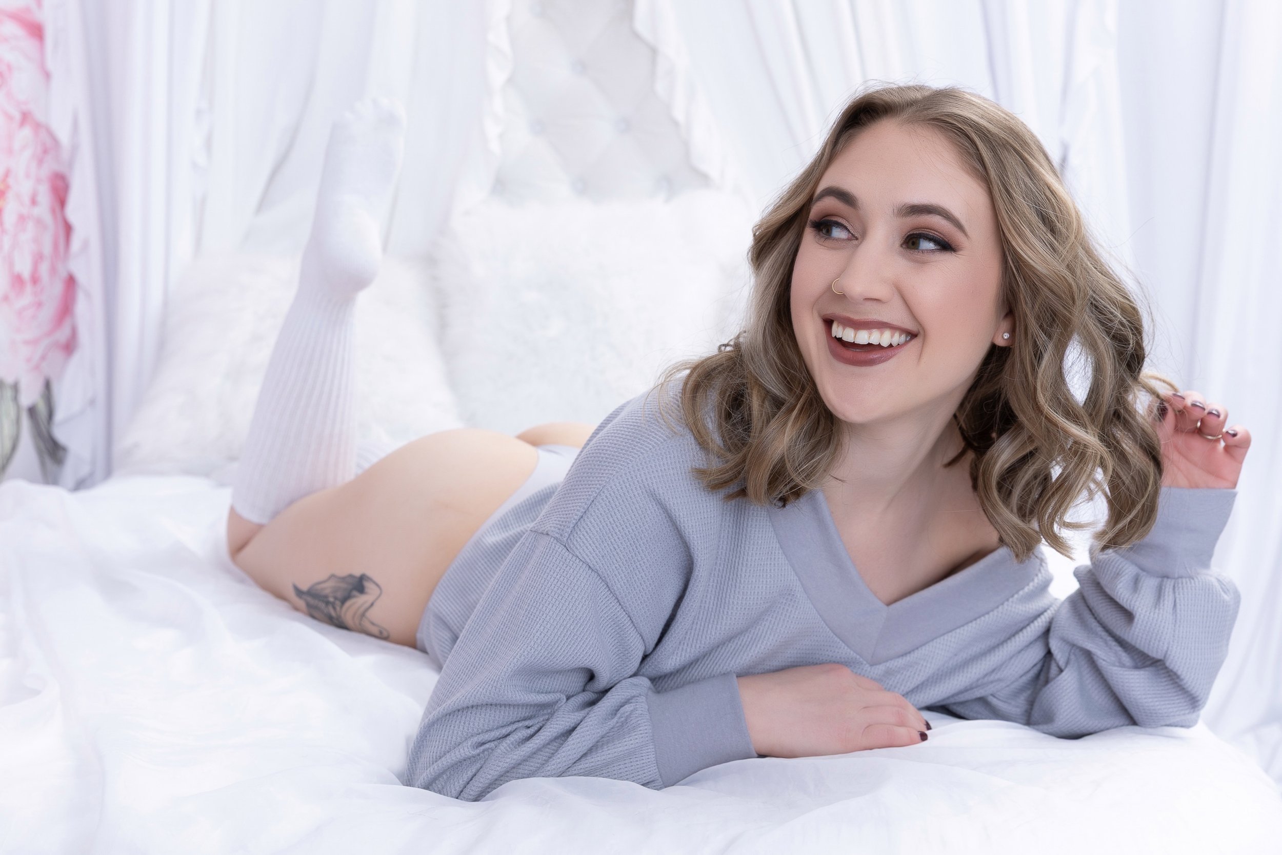 Skinny woman wearing an oversized sweater for a boudoir sessionFeminine boudoir photoshoot for petite body type in Winnetka
