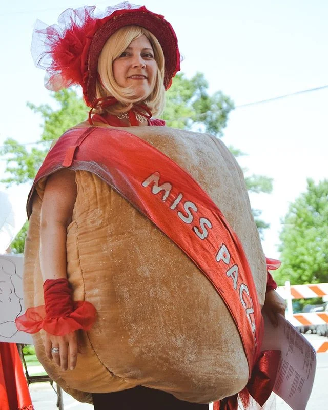 Miss Paczki debuted a new ‘do at #pierogifest25!!