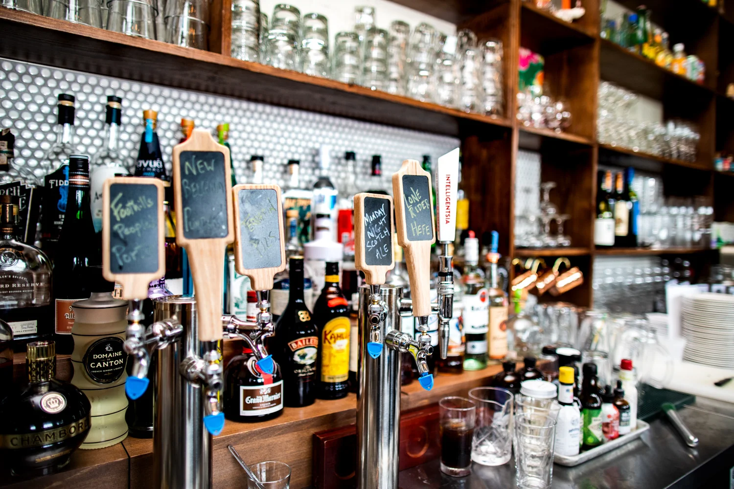 Buteco features several beers on tap. On this particular afternoon: Monday Night Scotch Ale, Foothill People’s Porter, New Belgium Pumpkin, Terrapin Pils, and Lone Rider Hefeweizen.