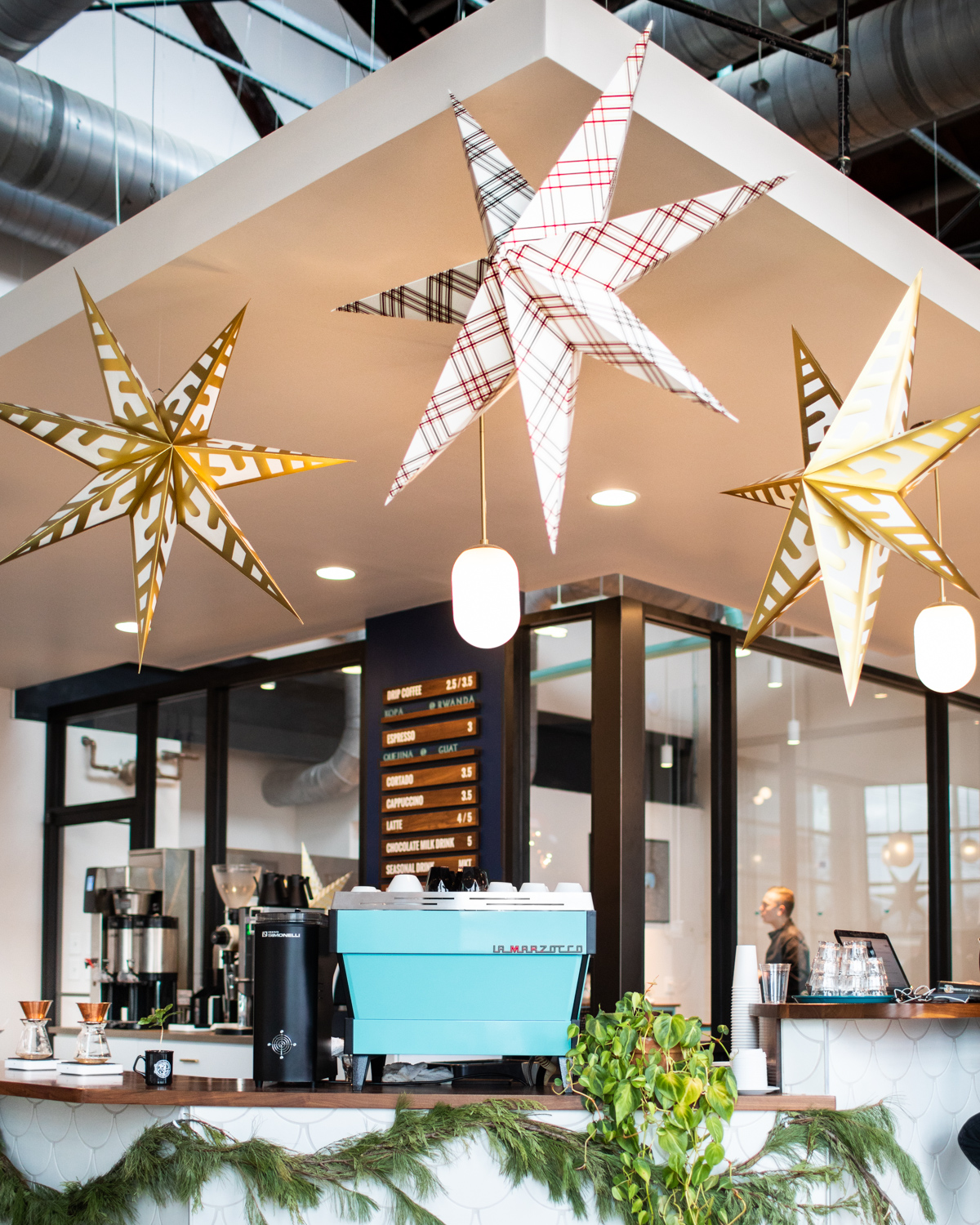 During one of my visits to East Pole over the holidays, the coffee shop was beautifully decorated! So festive, right?