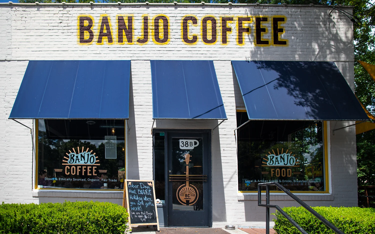Banjo Coffee Shop exterior view. (Note: this photo was captured approximately one year ago prior to Labor Day).