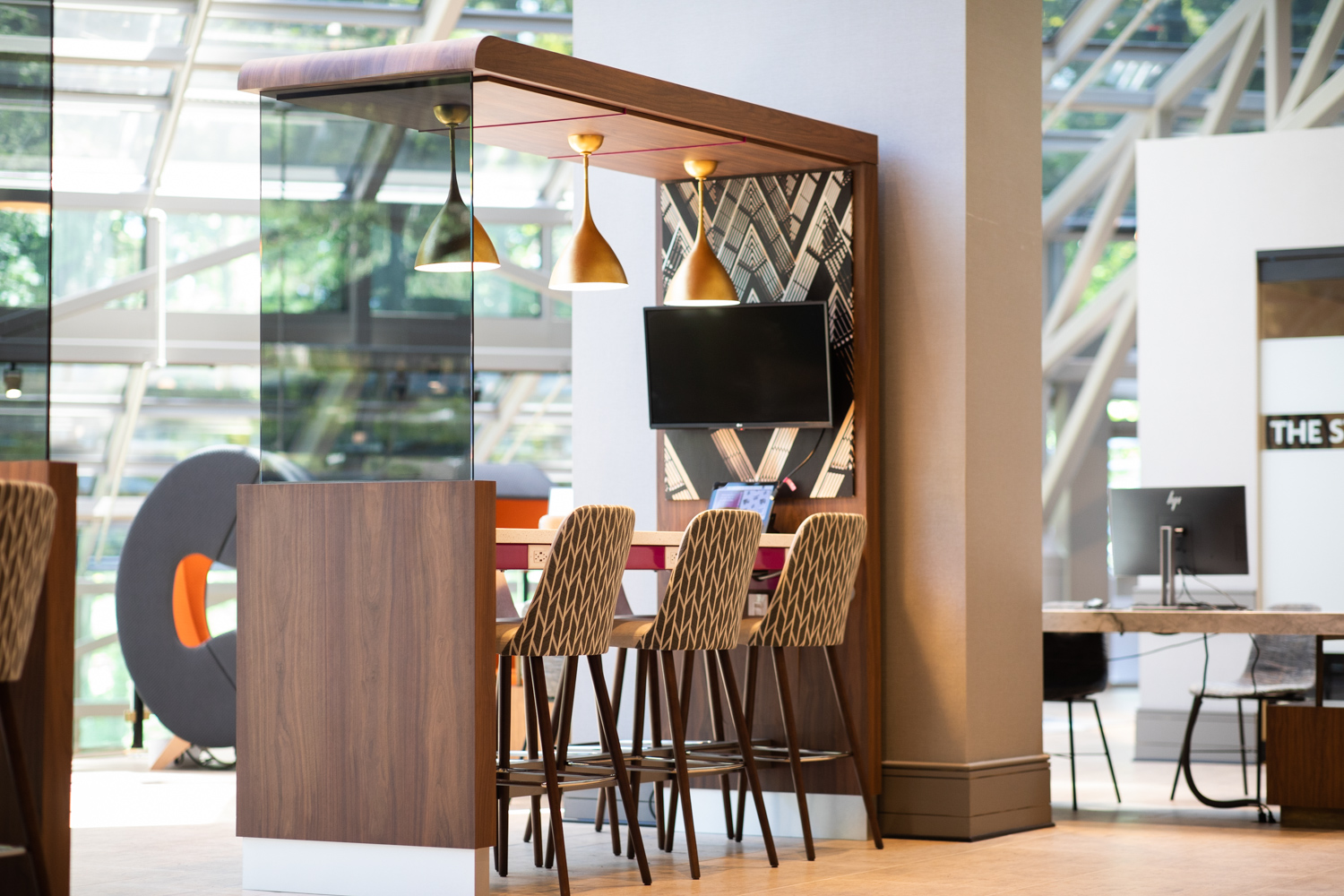 The lobby area of the Crowne Plaza Perimeter at Ravinia Hotel.