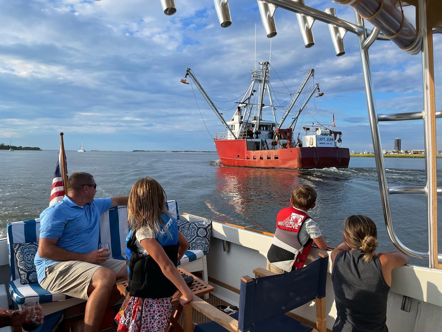 F/V Capt John giving us a toot toot 🛟as they head out on a day trip for Sea Scallops. One of the many cool items we came upon this evening! 

Still some days left for summer 2022. Reach out today to claim your spot. 

#haveabayday #barnegatlight #lb