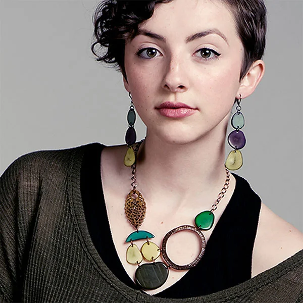 Veronica Riley Martens I create unique jewelry using ecofriendly products, primarily tagua nuts from the Amazon rainforest. With a background in interior design, I love to combine interesting textures, colors and shapes — Veronica Riley Martens www.etsy.com/shop/veronicarileymartens