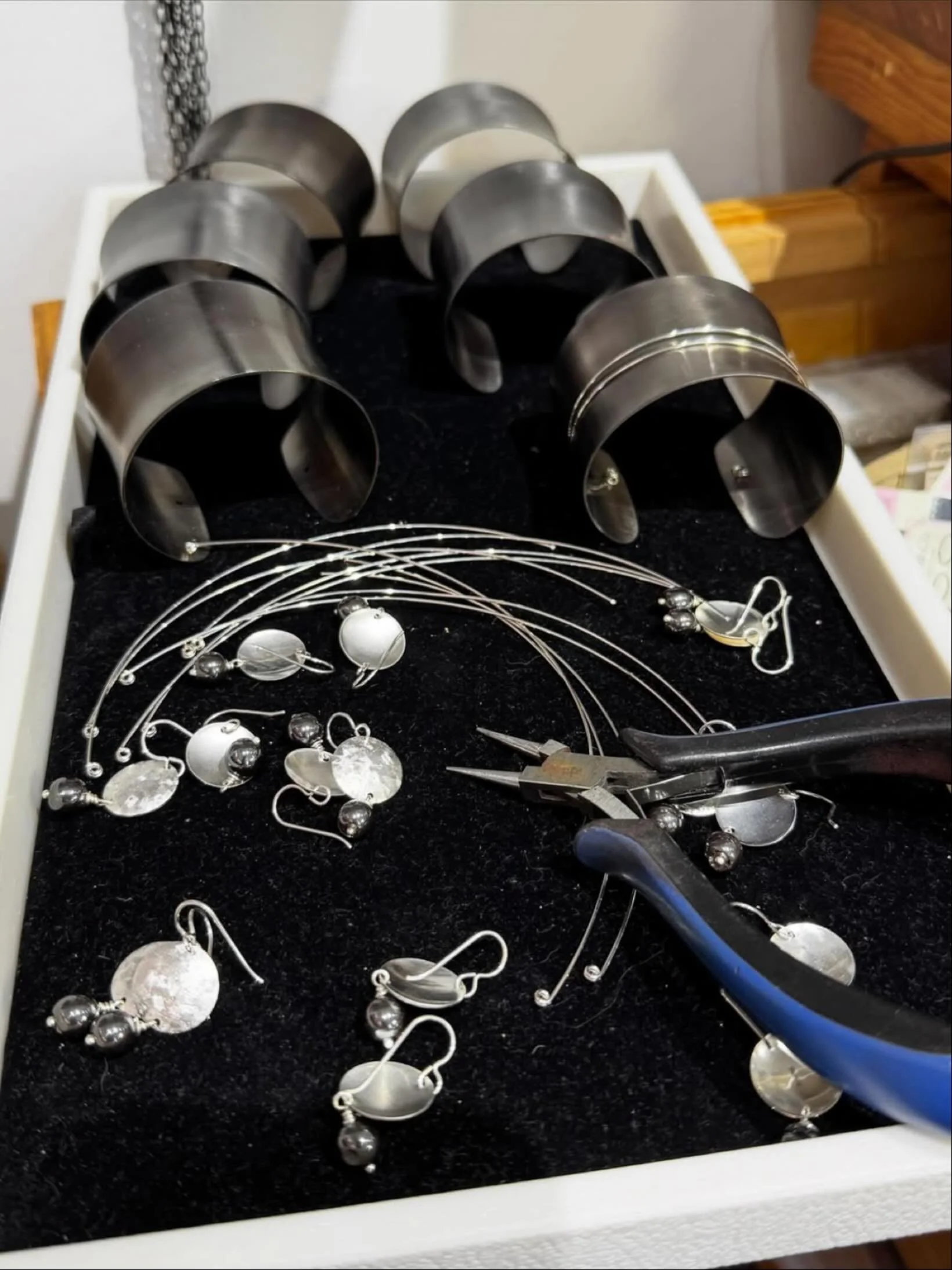 A lovely collection headed for #aicmuseumshop - @suerosengardjewelry #museumshop #chicagotreasure #madeinchicago #shophandmade #shopchicagoartgirls