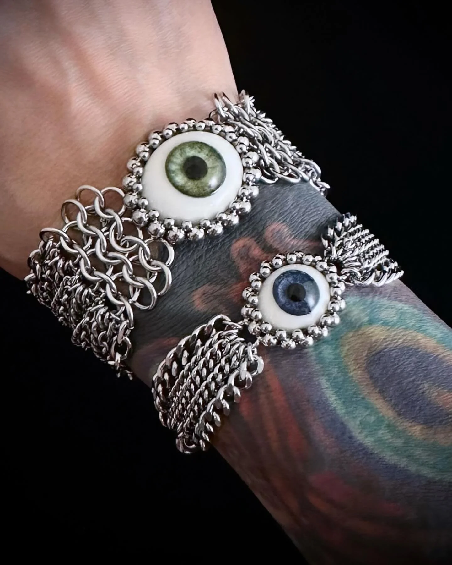 @raptinmaillejewelry heading up north for the beautiful  Lakefront Festival of ART  on the grounds of the museum.  That is a perfect #summergetaway #shopchicagoartgirls #chicagoartgirlsontheroad #gooutandplay