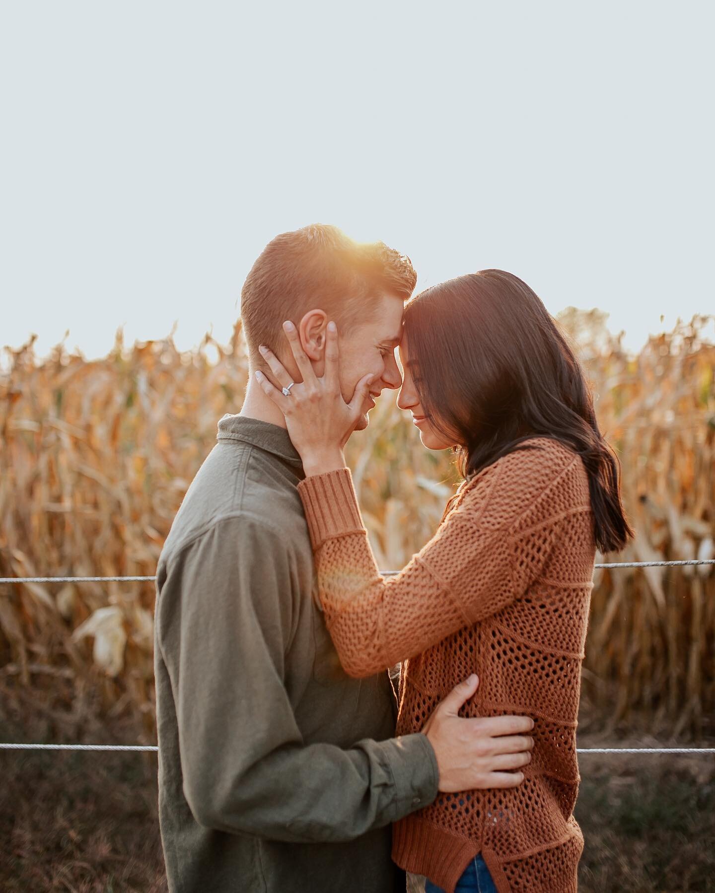 All the fall vibes, took the Behler&rsquo;s family photos and had to take some of these two because they just got engaged recently! Ughh I&rsquo;m obsessed 😍
