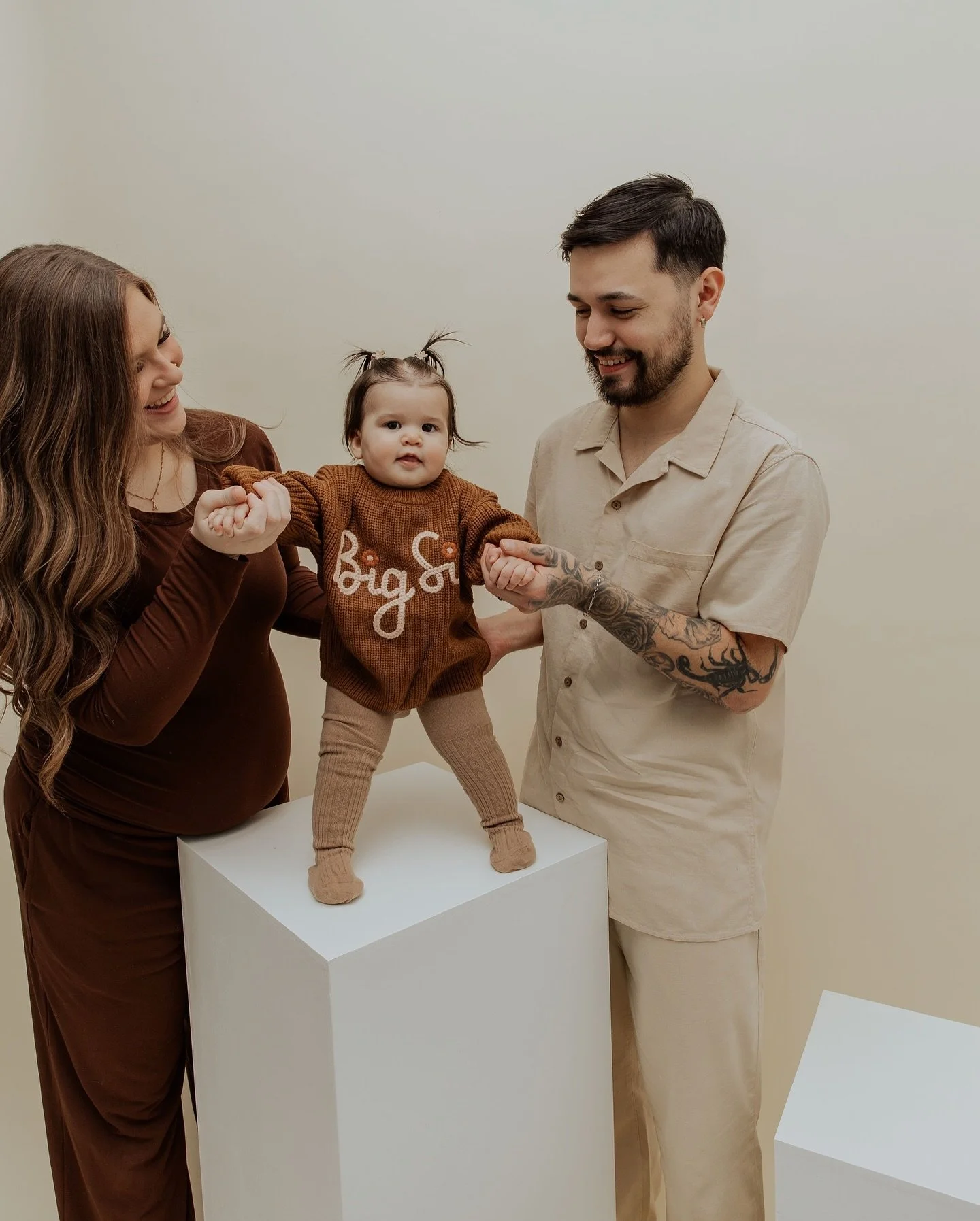 Sharing a throwback to earlier this year 😍 The Gracianos welcomed baby #2 in June! It&rsquo;s been such a joy capturing their journey over the years&mdash; from wedding day, to announcements, maternity, and family sessions. Watching families grow is
