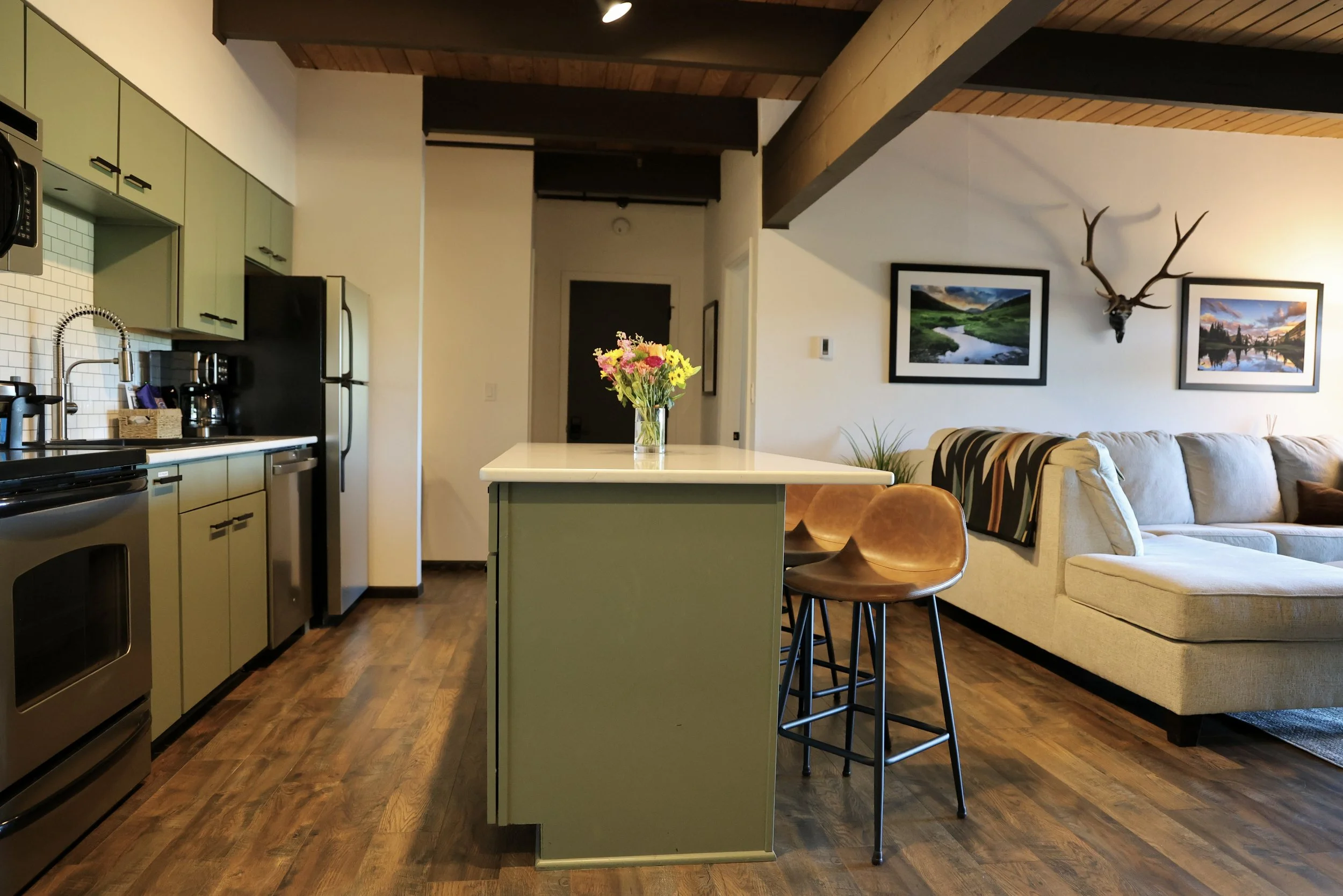 6 - Kitchen 4.JPG