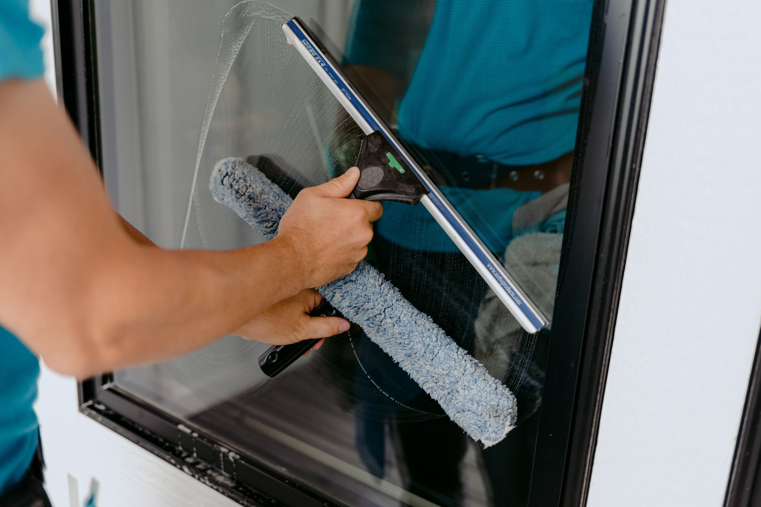 Using Steel Wool for Window Cleaning: When Is It Useful?
