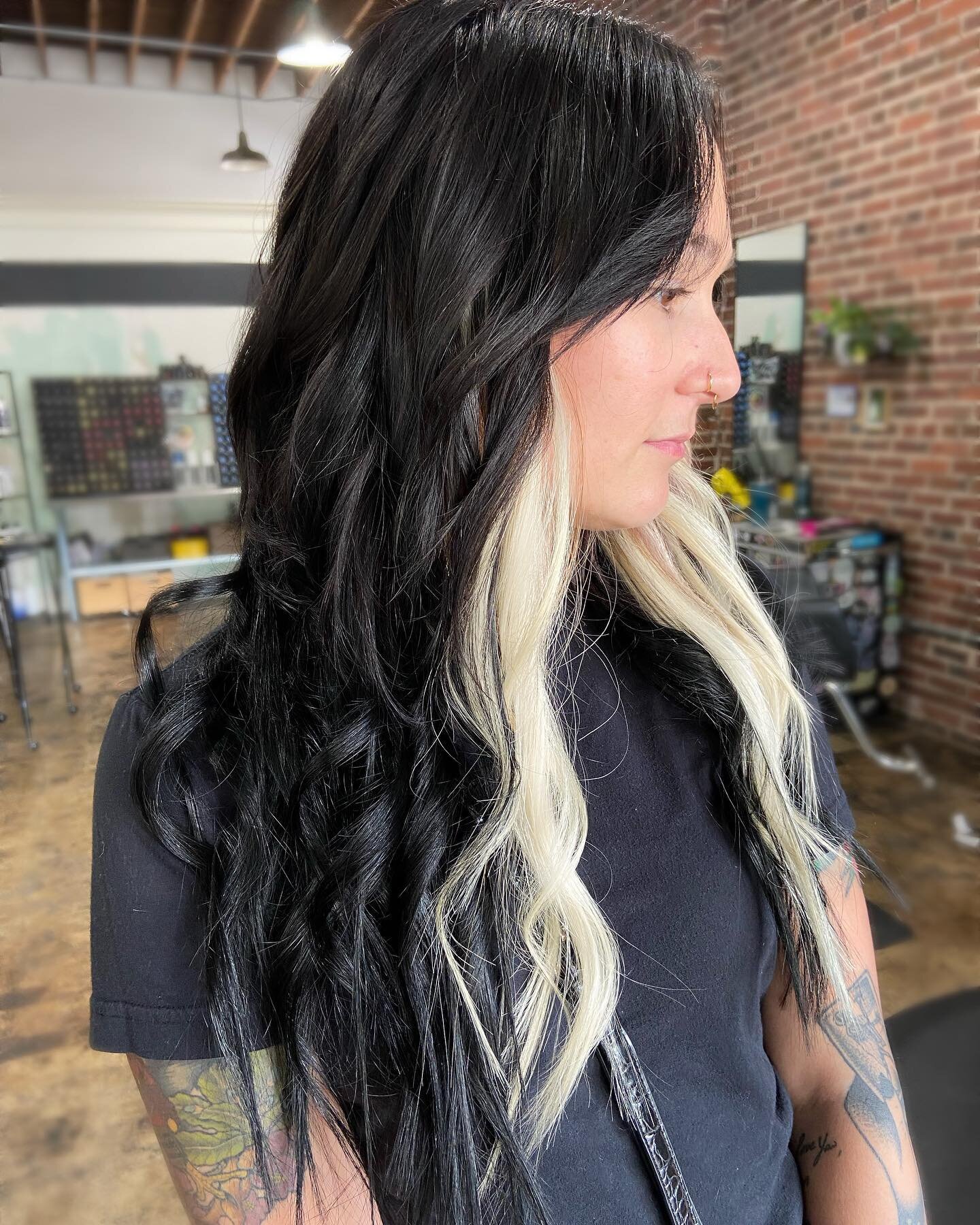 Who says you can&rsquo;t add length to your hair!?

Let&rsquo;s talk about extensions! 

Extensions are such a fun option to add fullness, length, or color to your hair! 

This is a full set of tape-in extensions for Alix that added length and blonde