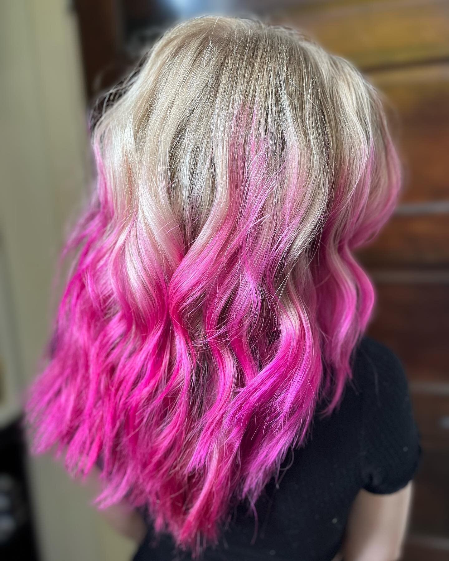 If you know me, you know I am a NATURAL GAL! You will usually catch me doing lived in/dimensional hair color. 
UNTIL, I stepped out of my comfort zone to create this insanely rad style for my coworker! Thankful for all the knowledge and support I&rsq