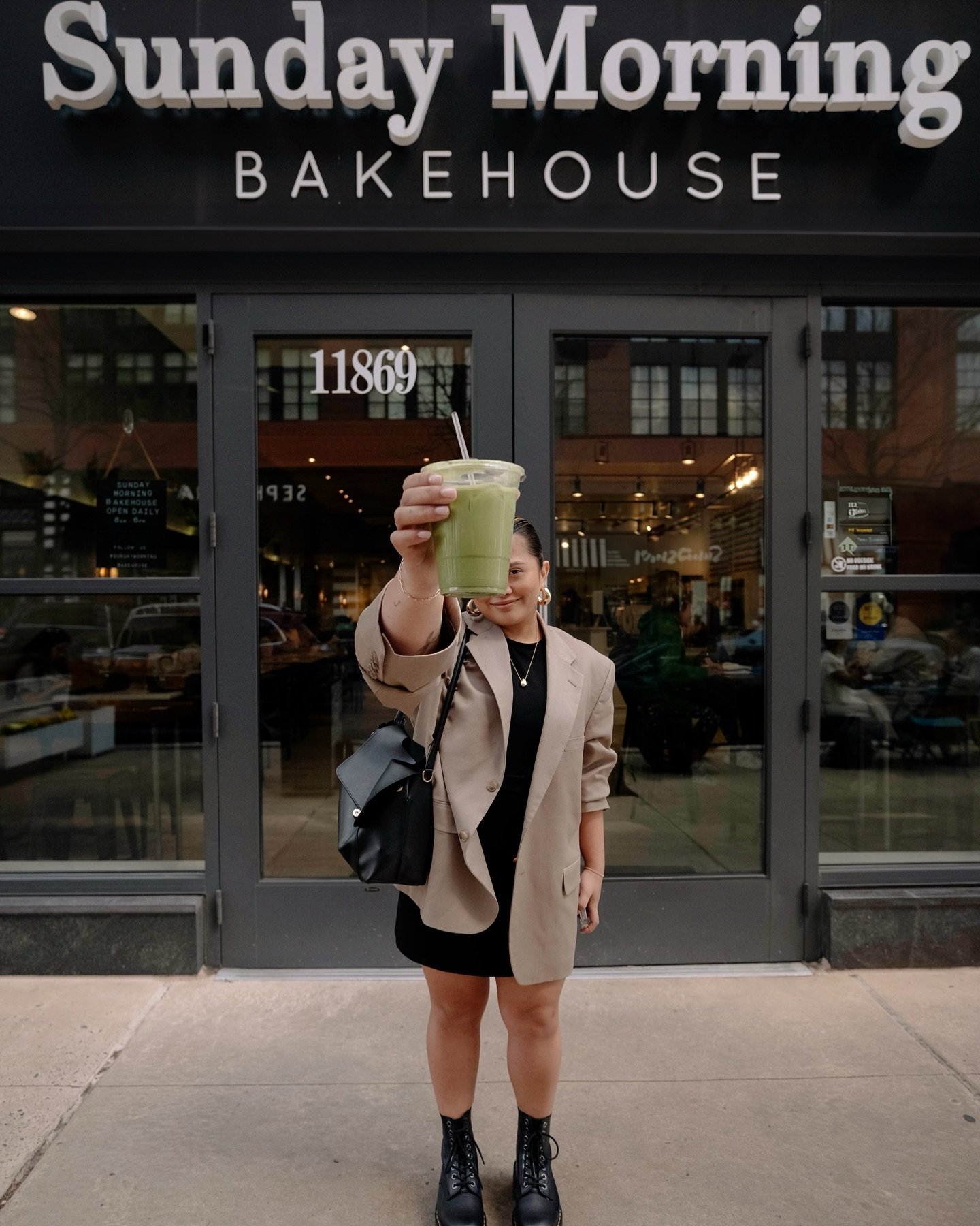 Matcha for the sunny day? 💚☀️ pair it with your favorite @sundaymorningbakehouse pastry or brunch!

.
.
.
.
.
#sundaymorningbakehouse #bakehouse #croissants #alldaybreakfast #dmvbrunch #dmvcafe #marylandcafe #pikeandrose #coffeeaesthetic #dmveats #d