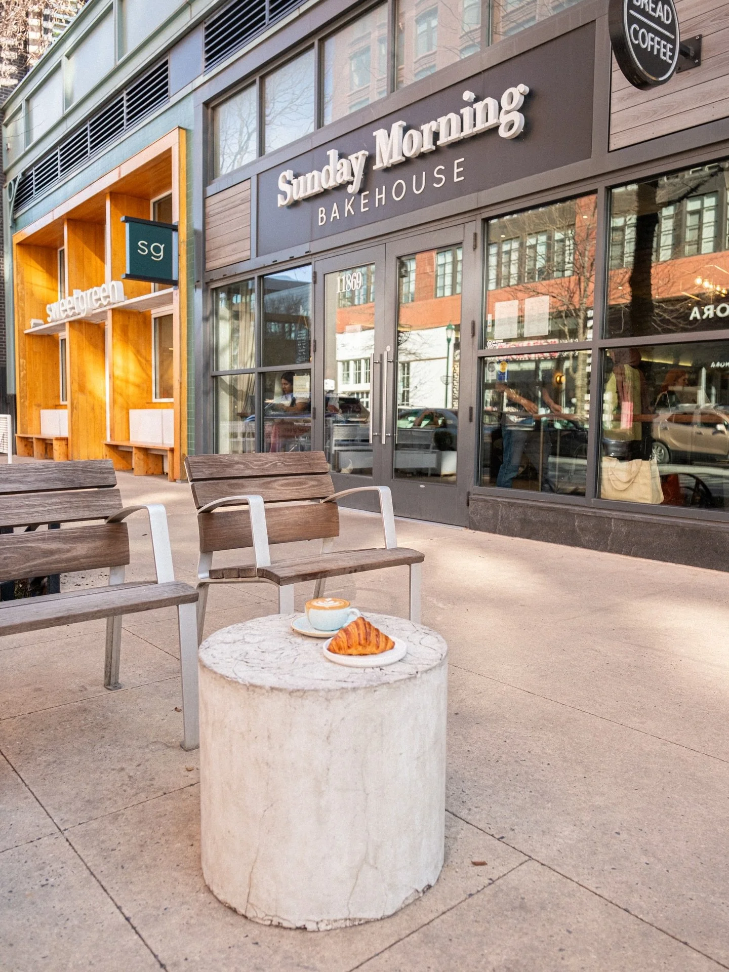 When the weather&rsquo;s this good, you have to take it outside 🥐☕️ Grab your favorites at the bakehouse and enjoy it outdoors today. 🏠✨