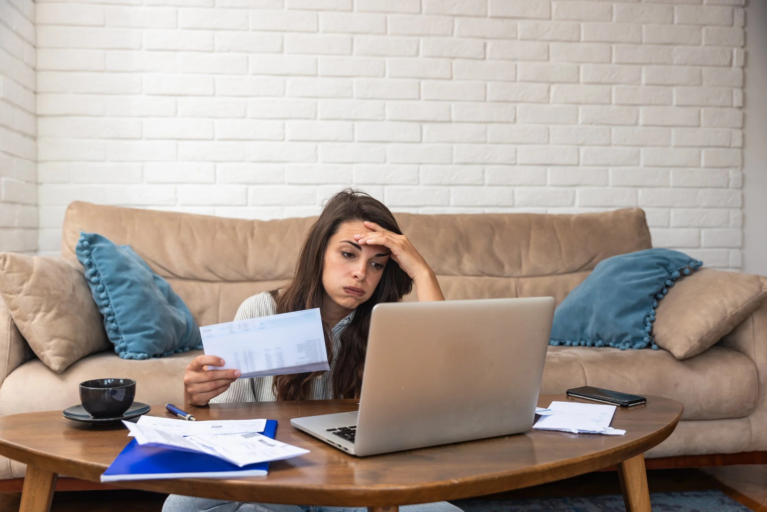 Common Money Mistakes Young Adults Make and How Parents Can Help
