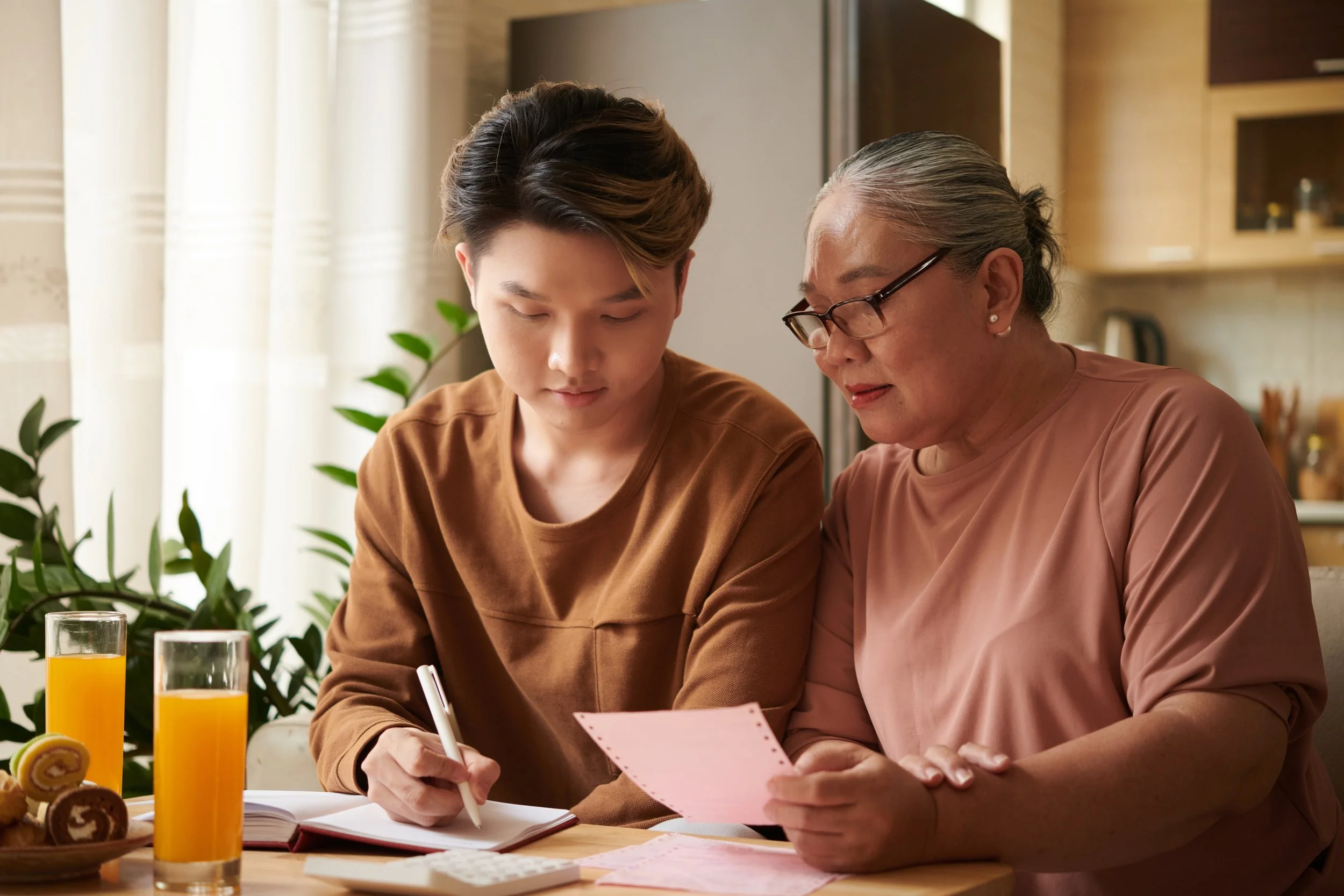 teen with parent looking at building credit