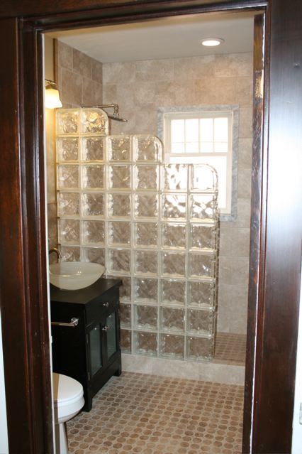 630 Silver Upstairs bath5 Craigs Lst.jpg