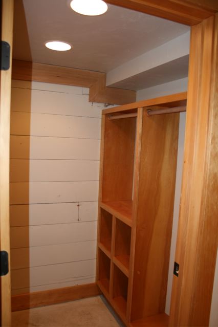 630 Silver downstairs closet Craigs Lst.jpg