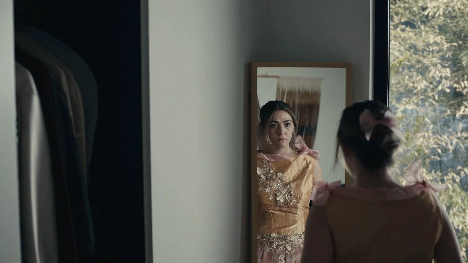 flesh_(screener) (1080p).00_15_10_12.Still046.jpeg