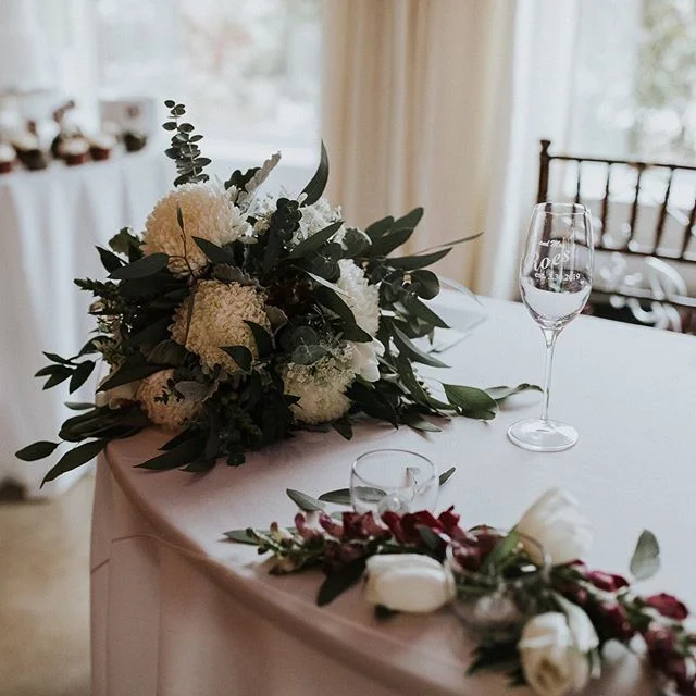 Weddings, like much of life, are made up of an accumulation a little moments and details. Together, they make up a story. What&rsquo;s yours?
.
.
.
.
Second shot for @reighwalker