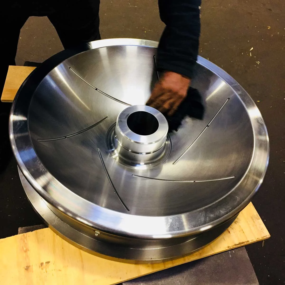 Working in collaboration with multiple partners, our staff managed the fabrication of custom heavy duty flatcar bearings.
