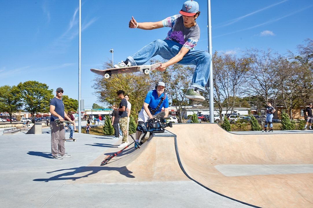 Just a couple of scenes from the awesome grand opening of the Boneyard Skatepark in Garland, TX this past weekend! Check the link in our bio to see all the action from our livestream! @theboneyardskatepark @gomie_shreds 
.
.
.
.
.
#theboneyardskatepa