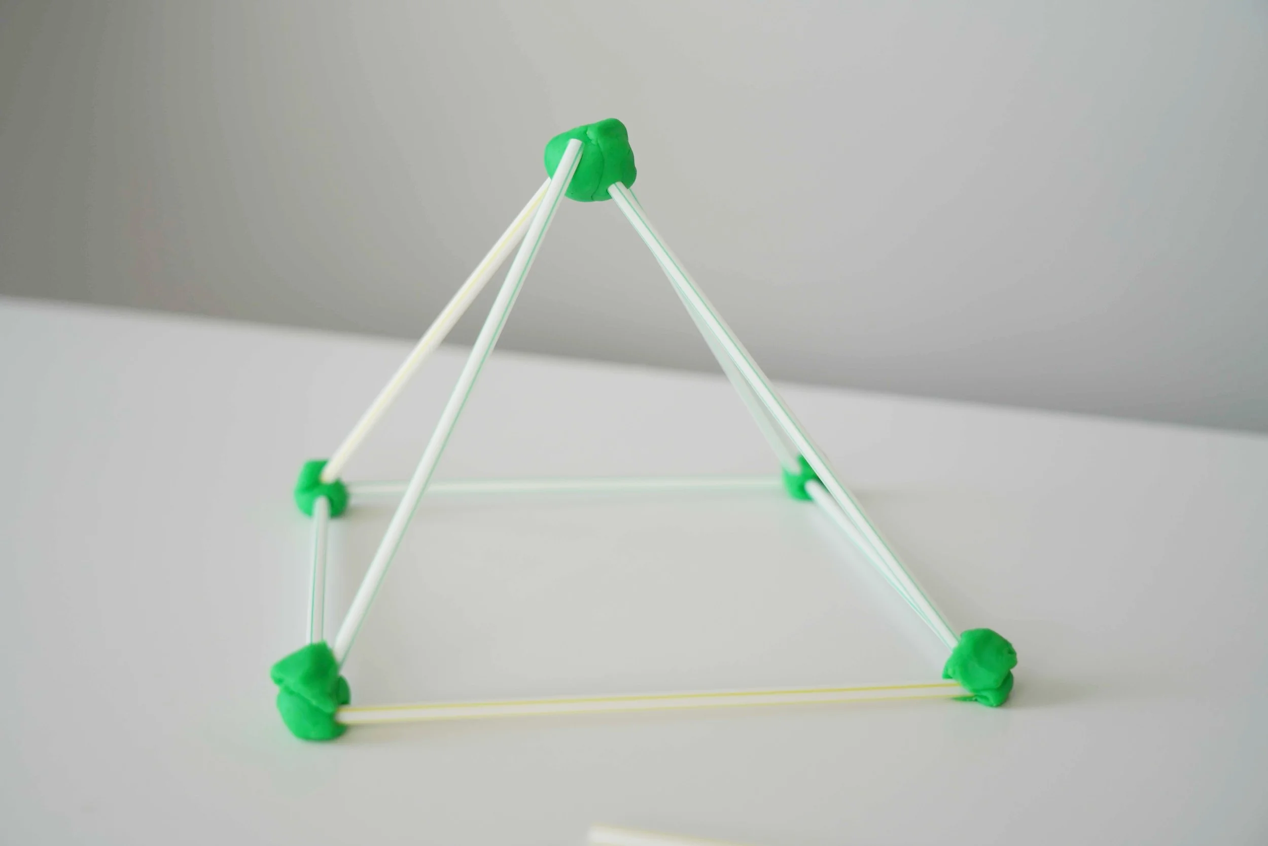 A pyramid built with straws and clay.