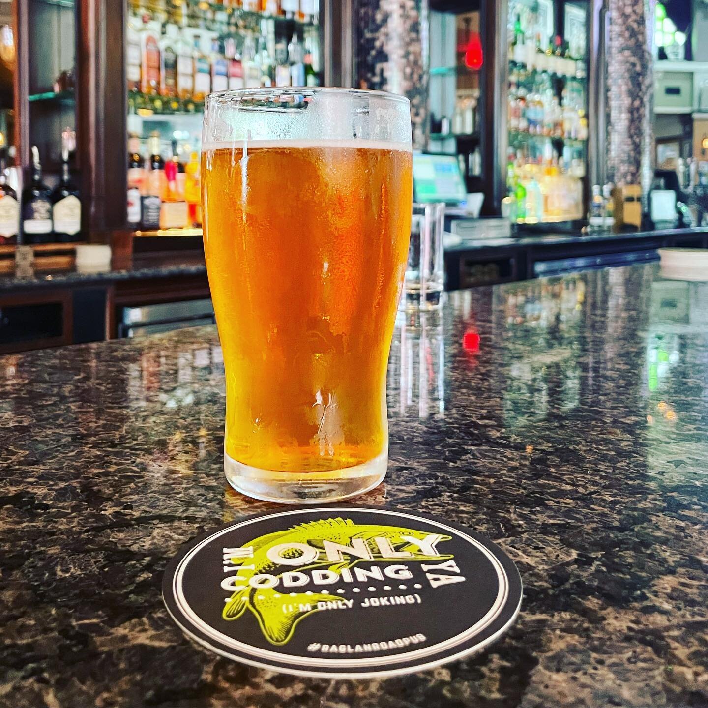 It's a good day to be indoors with a nice pint of our Bloomsday at @raglanroadpub 😁🍻🧡
.
📷: @dro1030 #orlandobeer #bloomsday #orangeblossombrewing #floridabeer #orlandobeer
.
.
.
As always, if you can't make it in, you can always locate our beer a