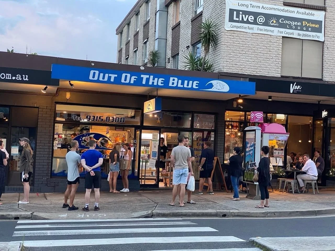 Out of the Blue &ndash; Team Member
 

NOW HIRING
 
�
Out of the Blue &ndash; Team Member
2/272 Clovelly Rd, Coogee NSW 2034
No experience needed &ndash; Hourly Rates &ndash; Free Lunch &amp; Dinner
About Out of the Blue
OTB is a family business foun