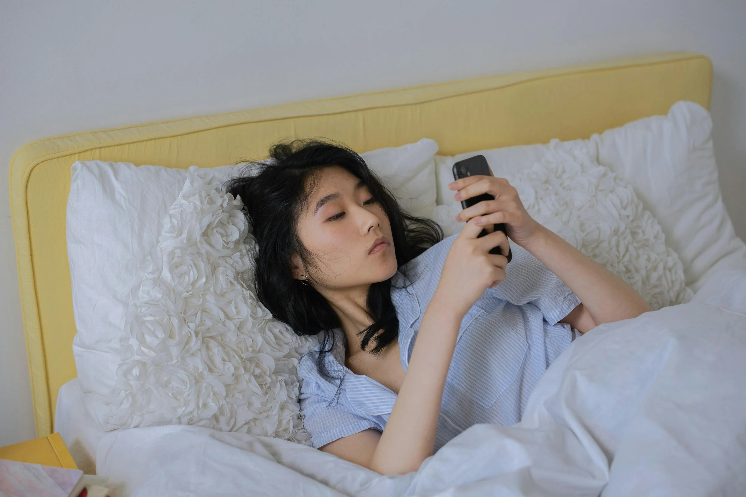 Young women scrolling her phone ADHD