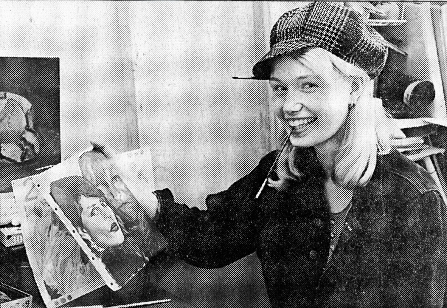 Foto: Ton Kastermans | In het 'atelier', een hobby-kamer die ze deelt met haar zus, hangt het recente werk van Denise Buisman