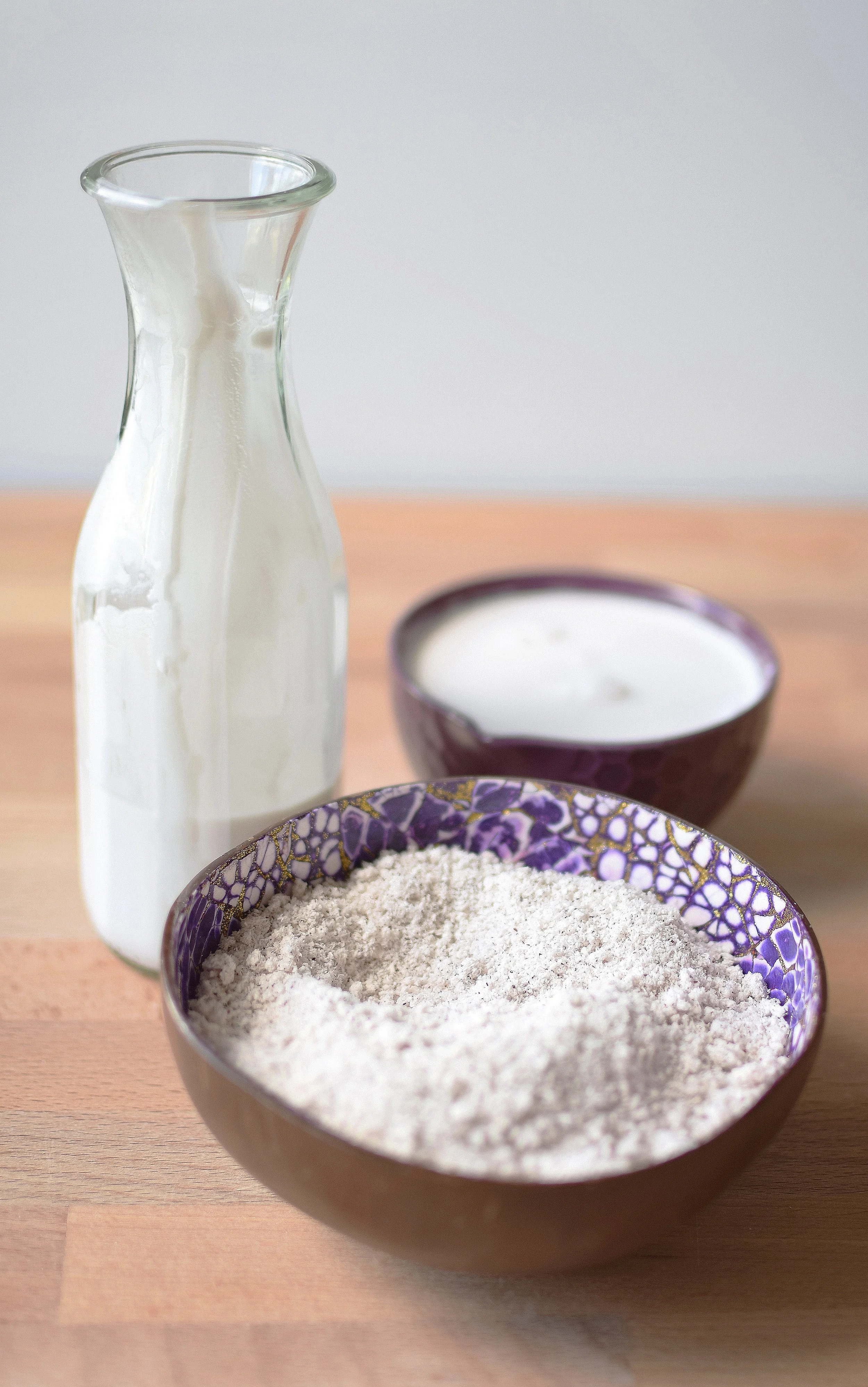 Hemgjord kokosmjölk och glutenfritt kokosmjöl