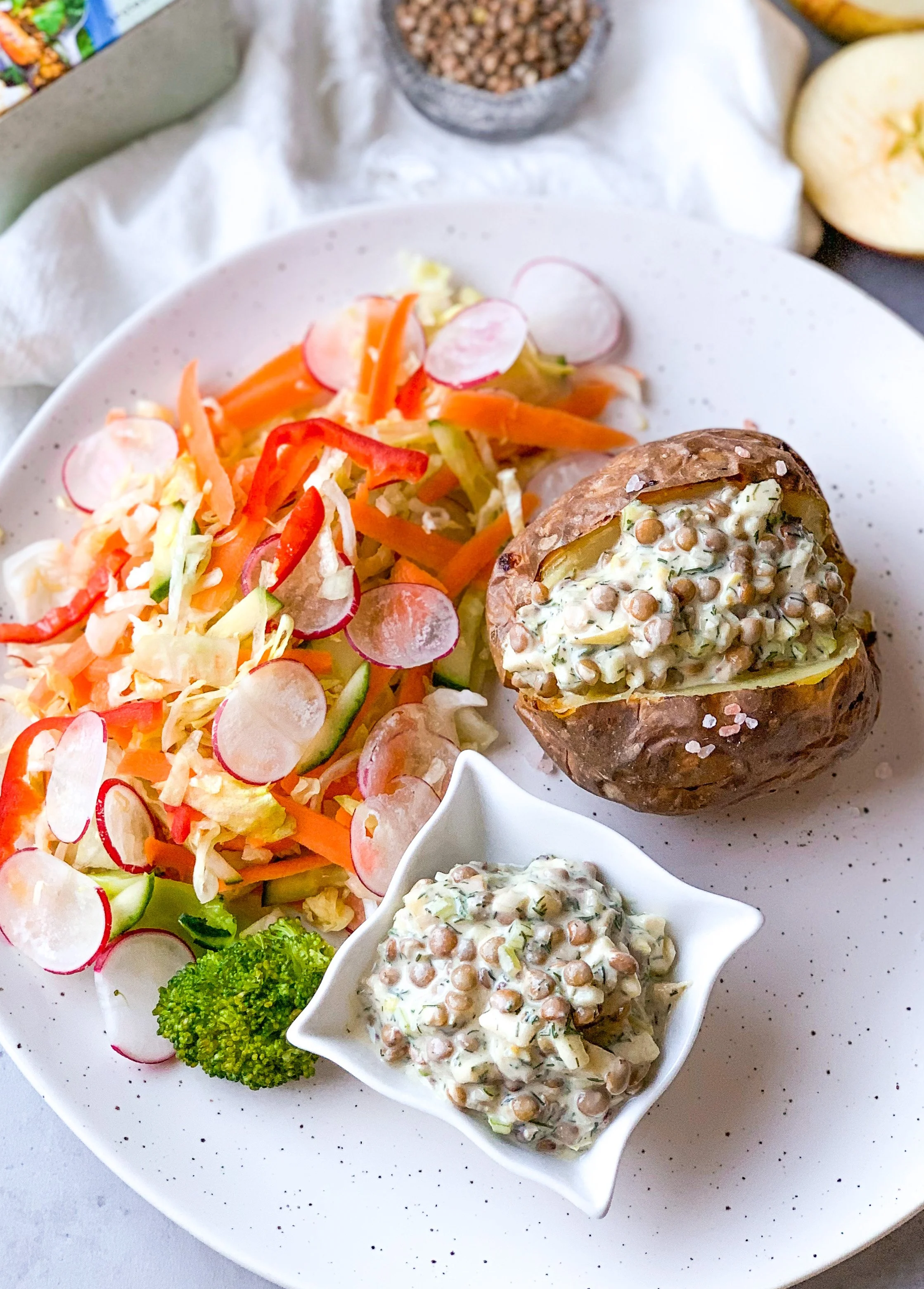 Vegansk röra till bakad potatis med svenska linser, tahini &amp; äpple