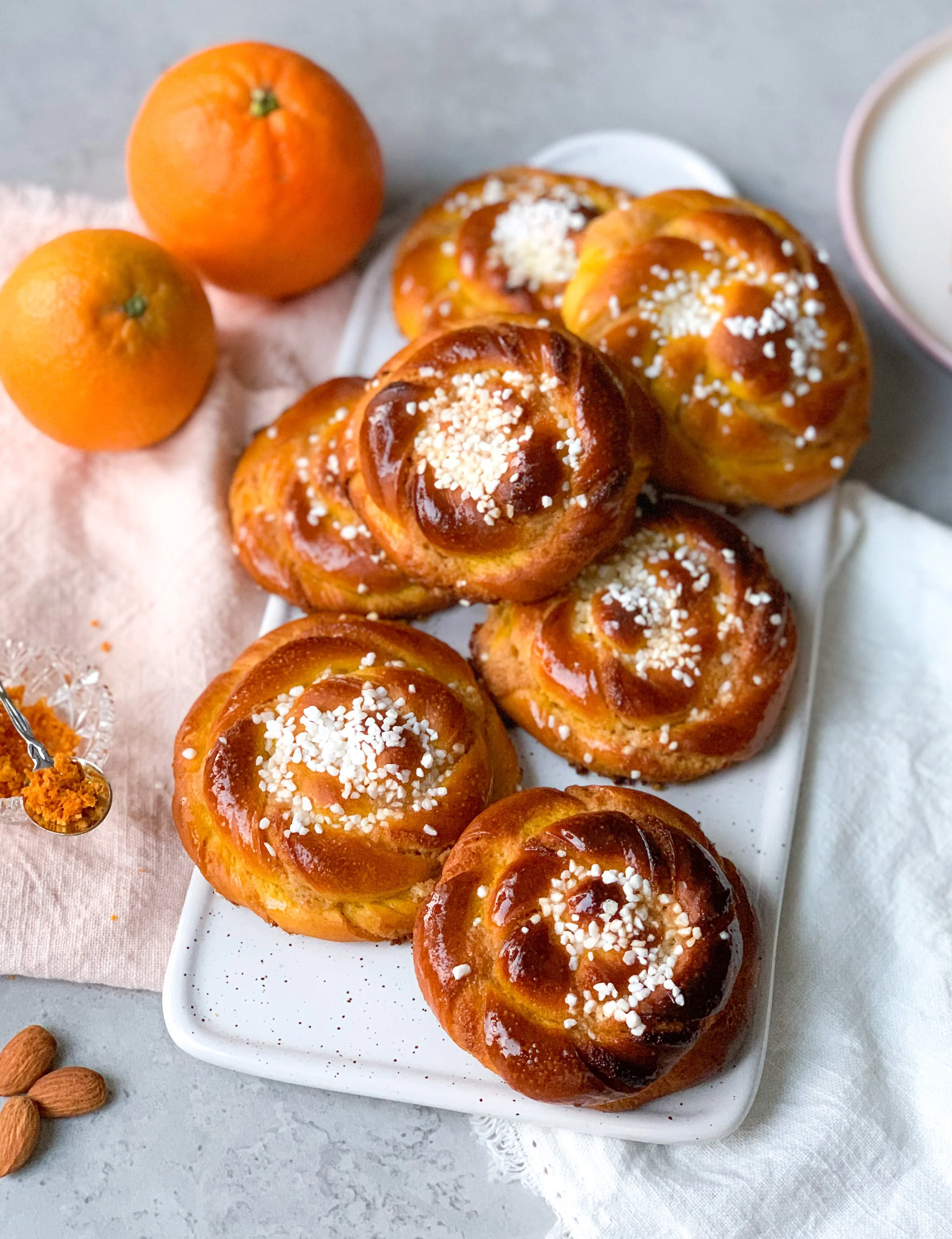 Veganska saffransbullar med mandelmassa och apelsin