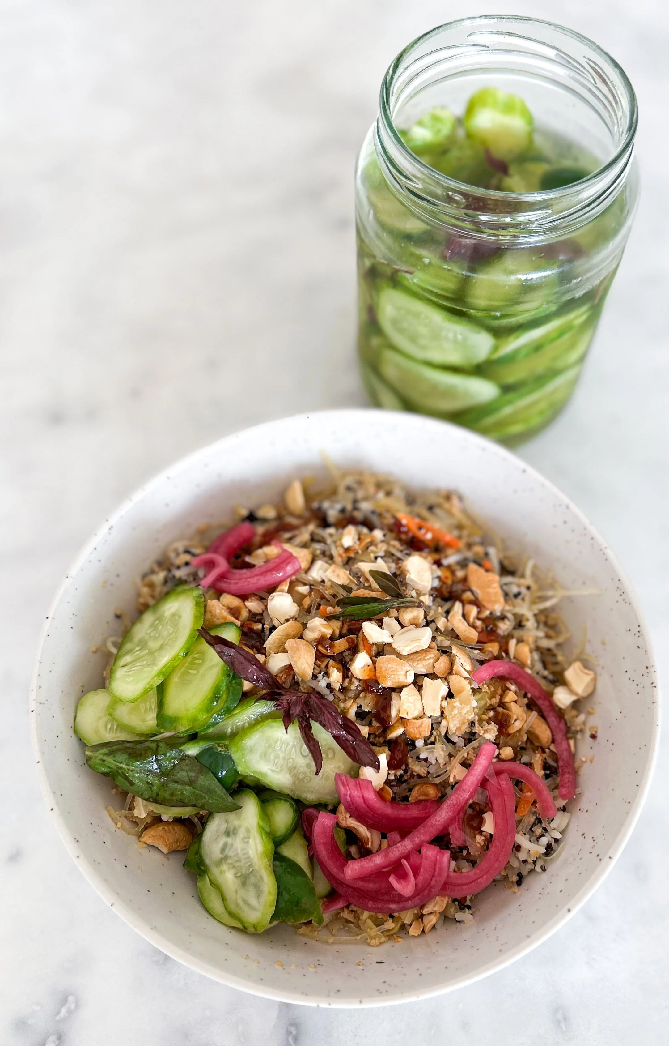 Picklad gurka med thaibasilika - lättsockrad
