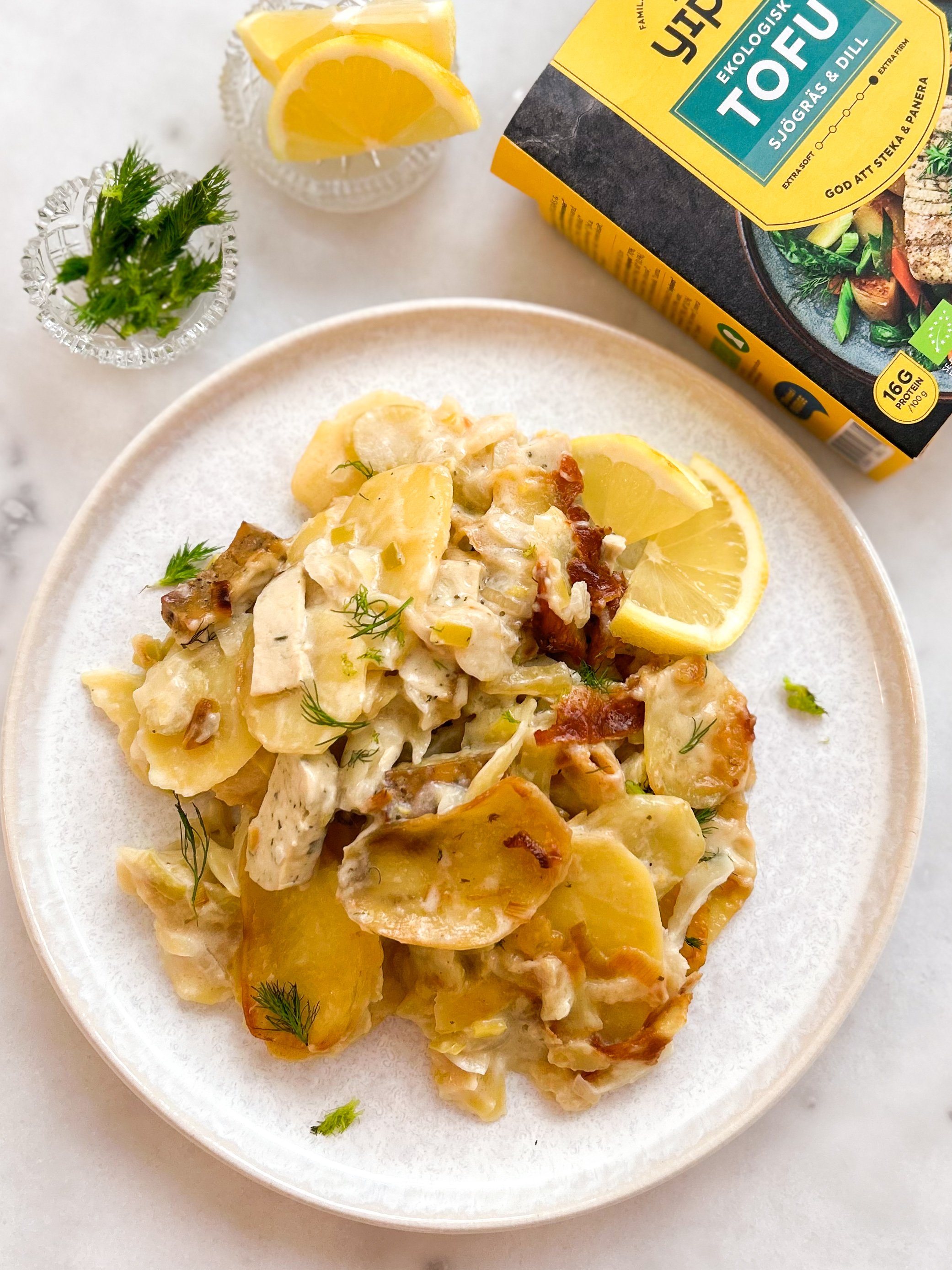 Vegansk potatisgratäng med tofu sjögräs och dill