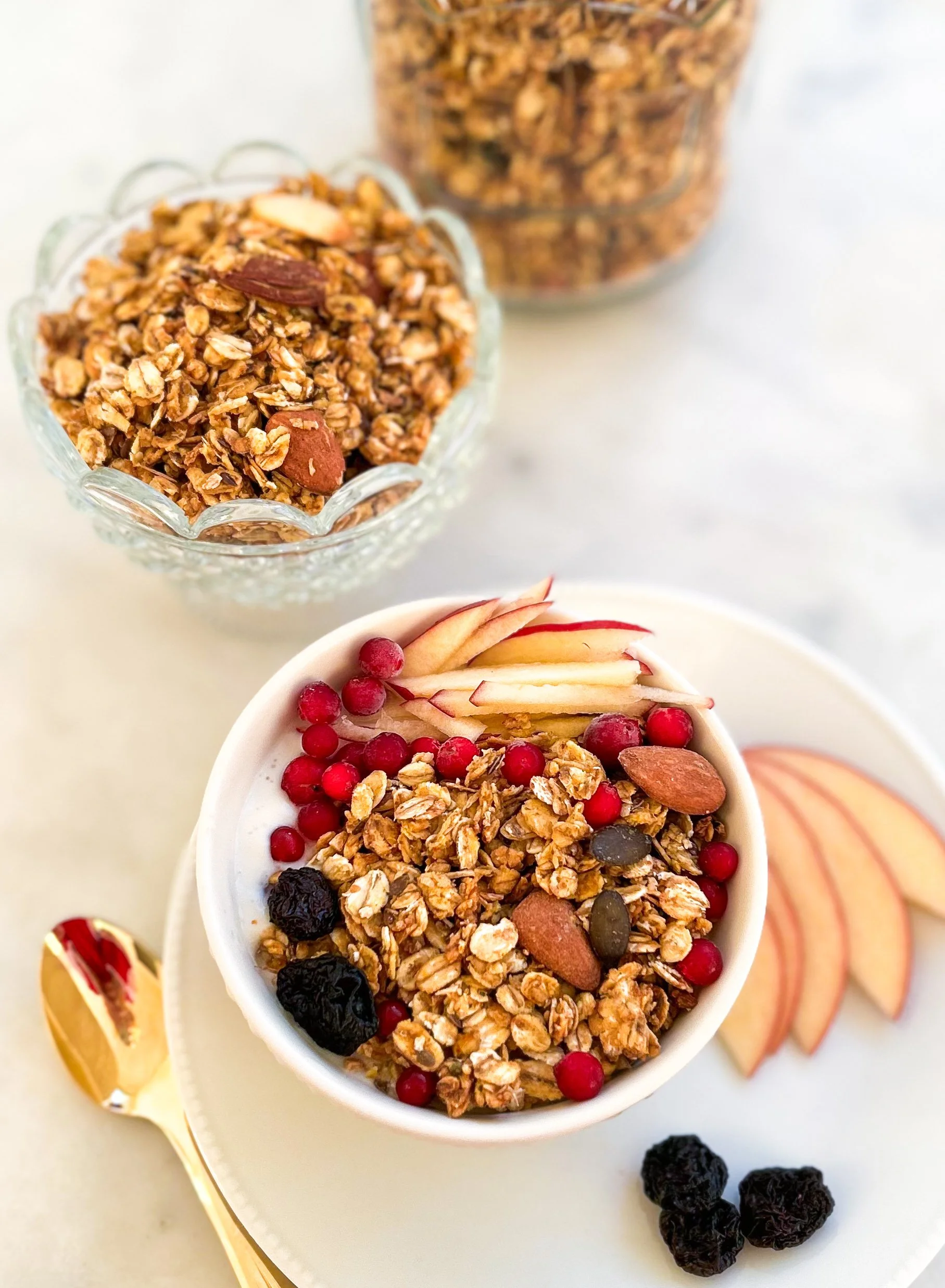 Saffransgranola sötad med äpple - vegansk