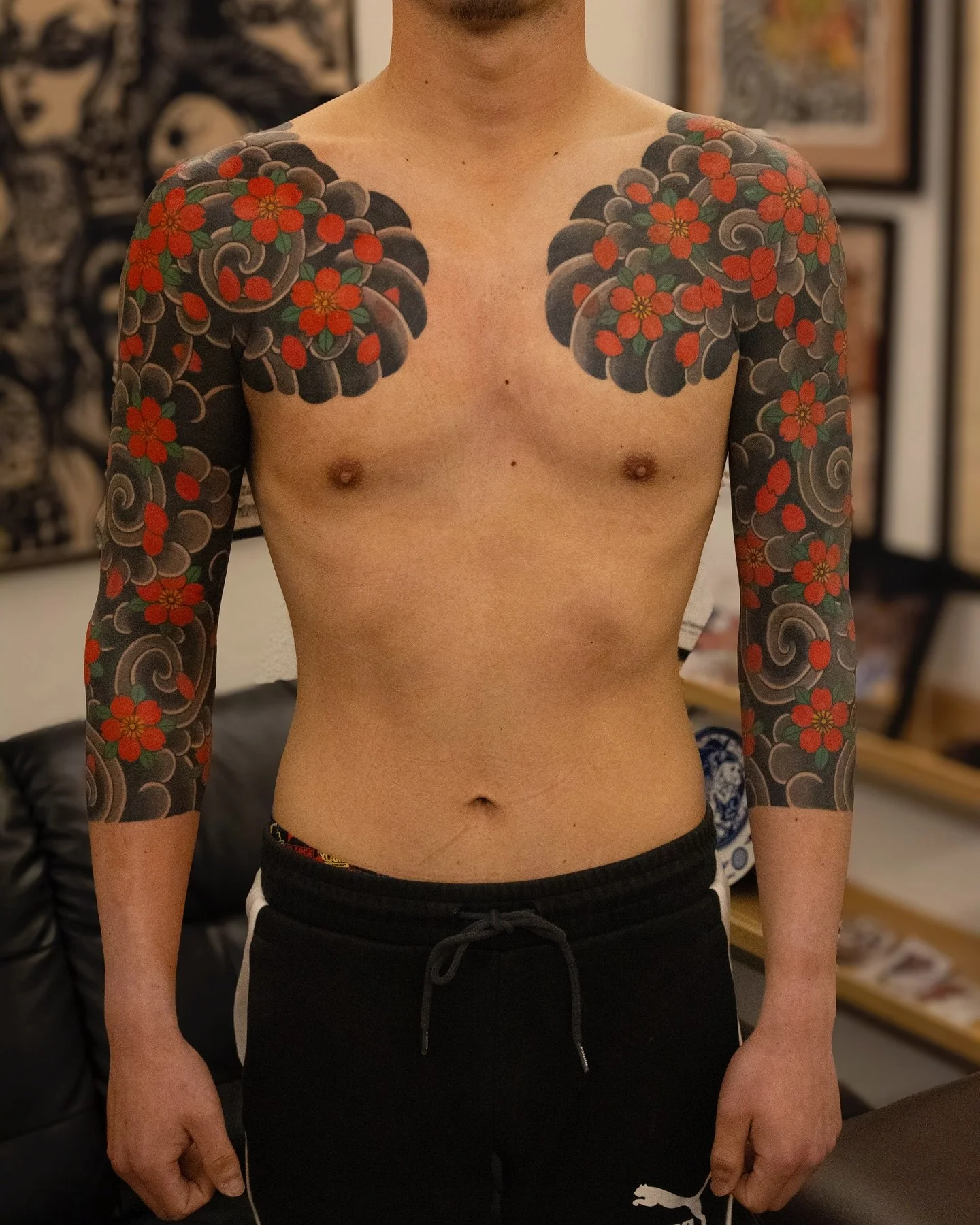 Sakura Fubuki , Shichibu Hikae Style.
Work done by @hirotattooer

Check 👇🏻👇🏻
Toyokawa @company_japan 
Okinawa @momoyama.tattoo

Looking for Japanese books? 
Check @bakezoribooks

Wizard Tattoo Supply
@wizardtsltd

#company_japan  #hiroidm #hirota