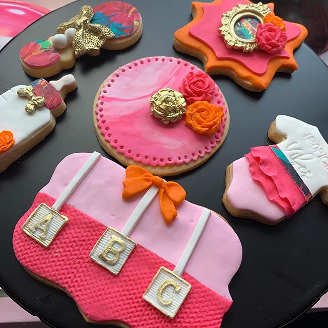 Yesterday I learned how to make some amazing sugar cookies.  Afterwards we learned the decorating with fondant technique.  Now I understand  why decorators charge $65 per dozen.  Very time consuming because of the details #cutiecustomcookies