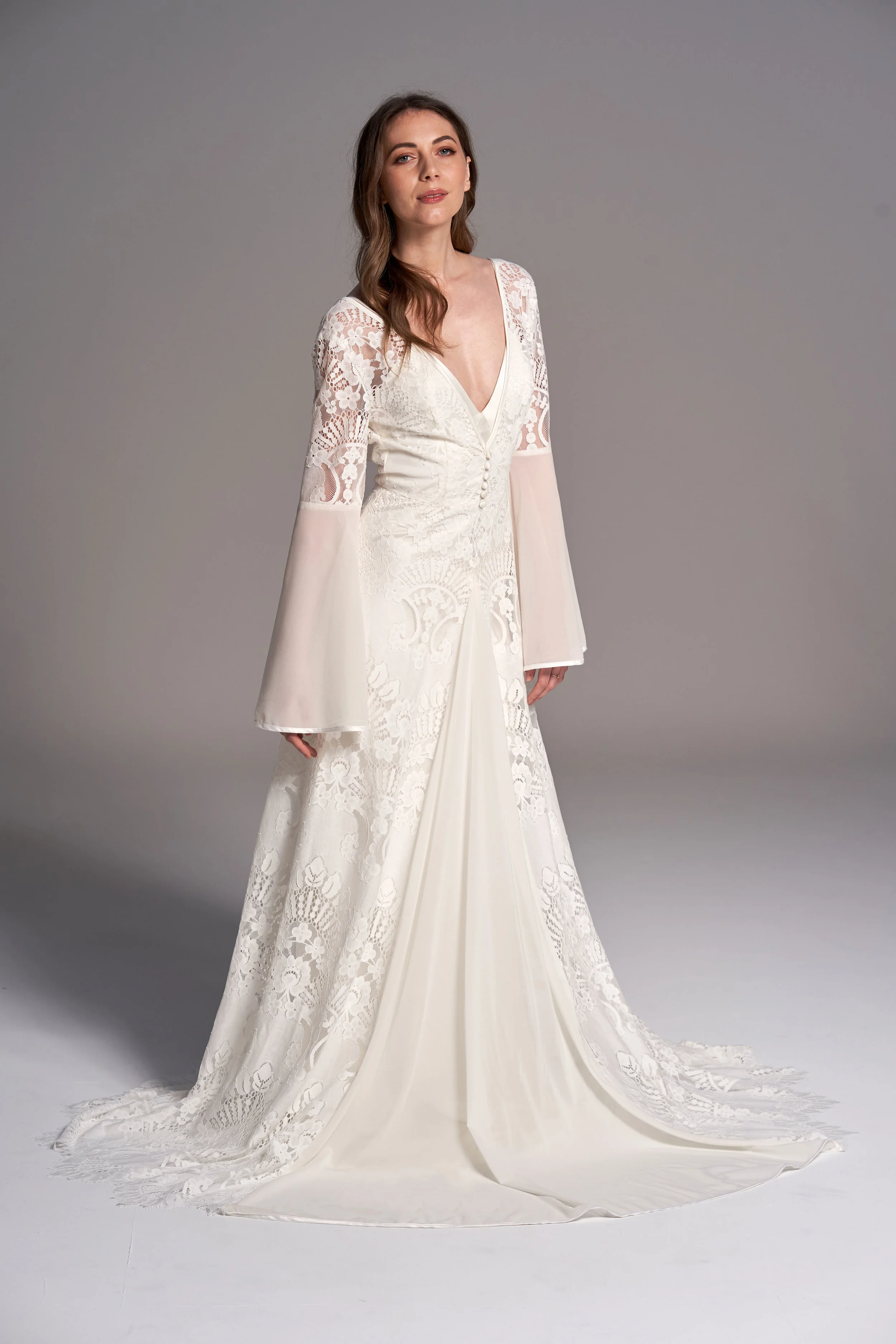 SB_19_556577_AZELLIA_KIMONO_GOWN_02.jpg