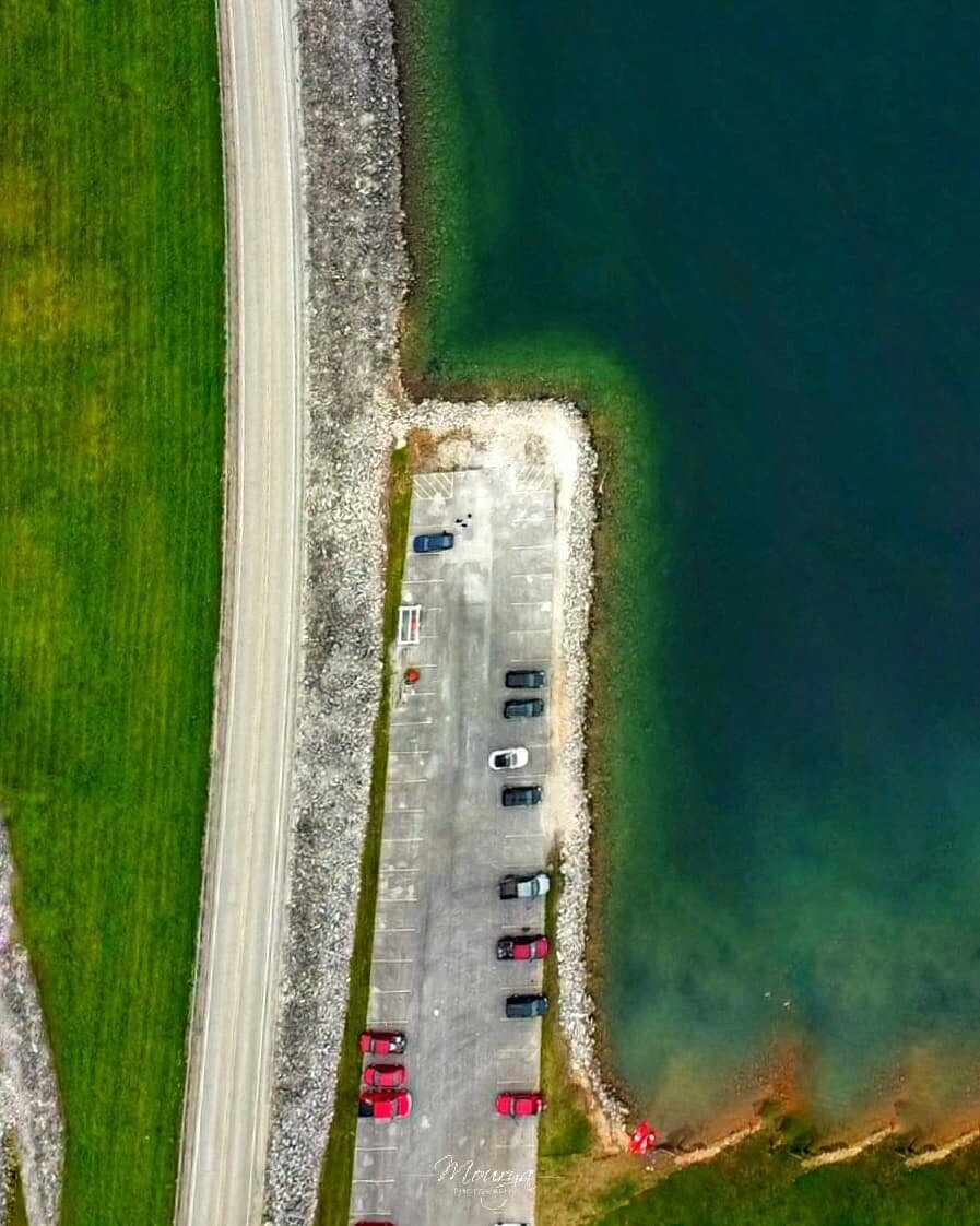Aaromale! 🍃
:
Altitude: 400 feet
➖➖➖➖➖➖➖➖➖➖➖➖➖➖➖➖➖➖➖➖
.
.
.
#drone #skyview #landscape #nature #birdseyeview #dronephotography #dji #green #color #life #naturelovers #mypixeldairy #water #lake #greenery #travel #scenic #photooftheday #discover #sky 