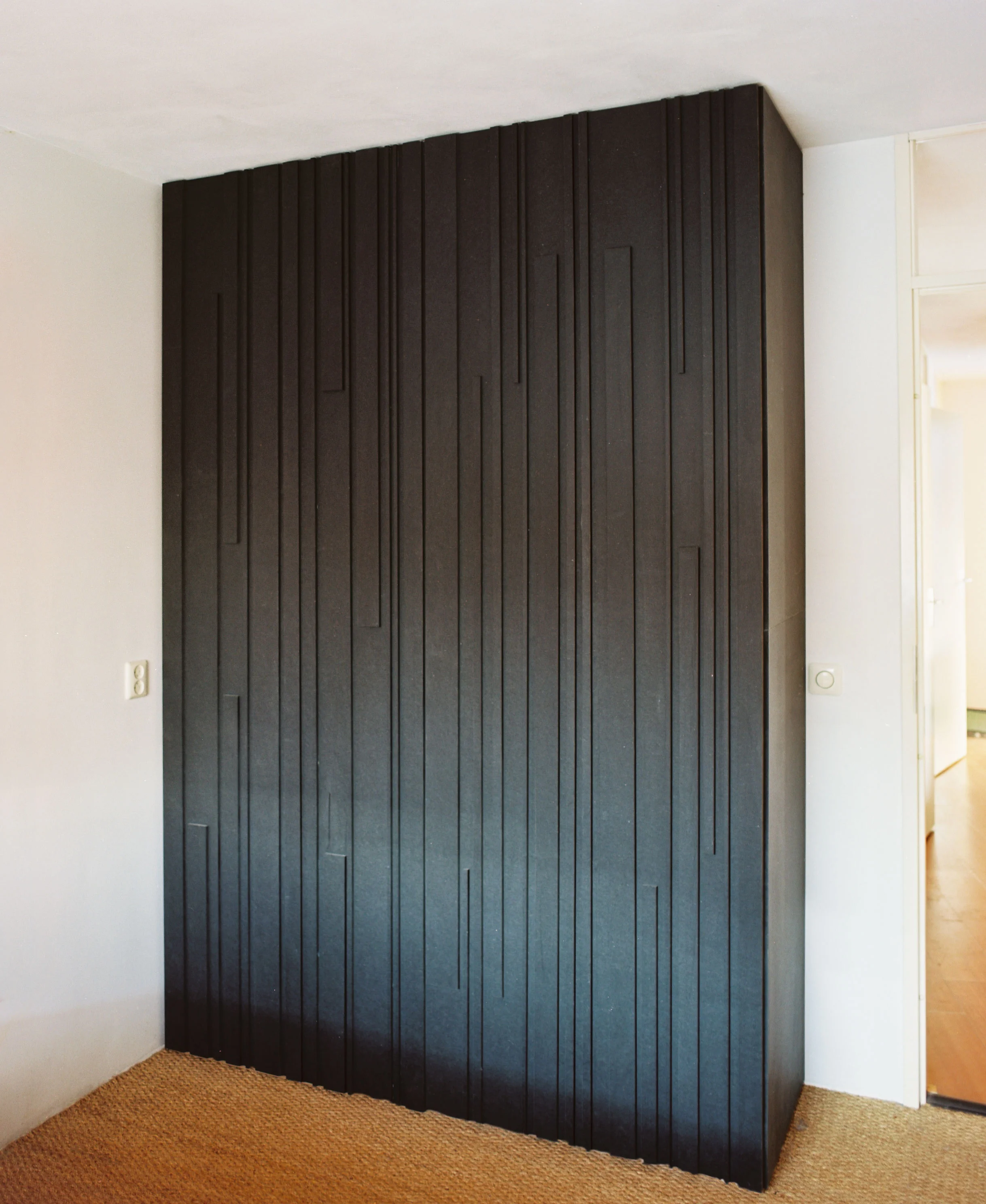 Garderobekast blackened