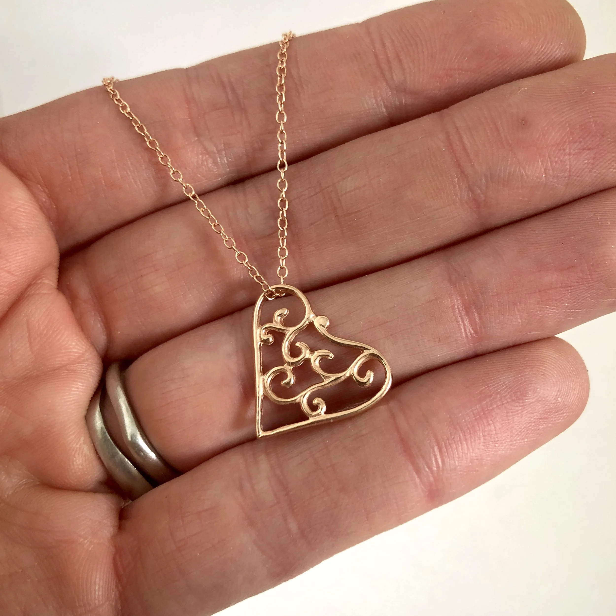 14K Scroll Heart 5.JPG