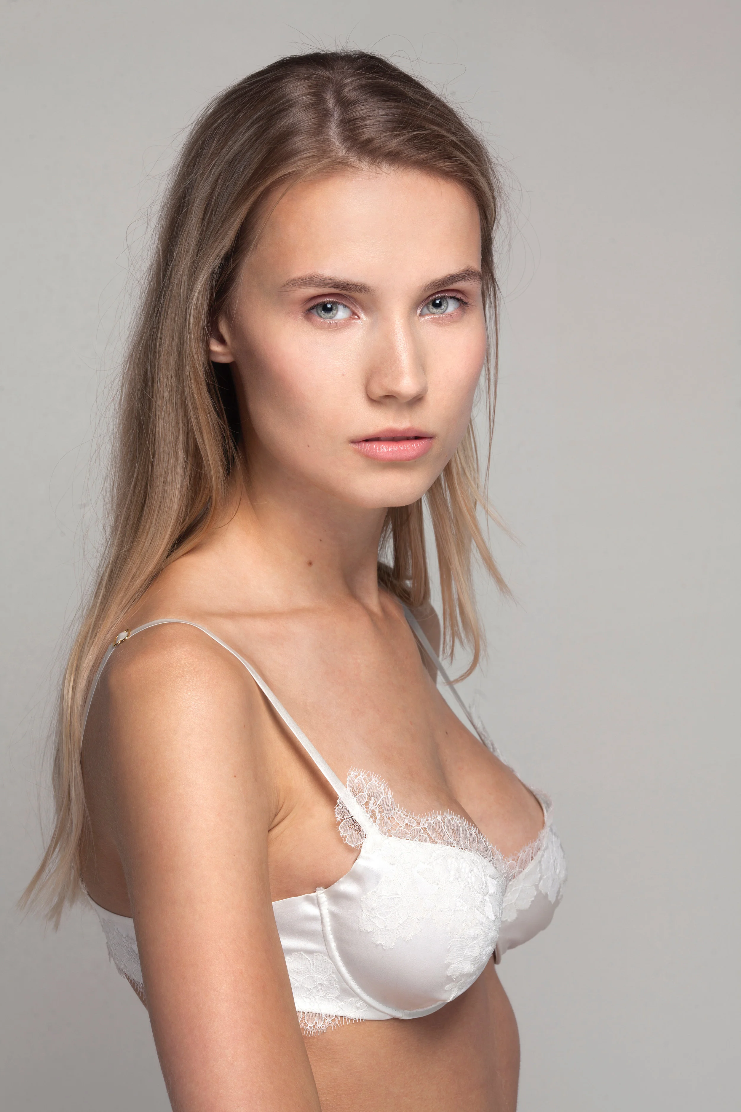 Merle Noir Lingerie Nikiya full cup bra