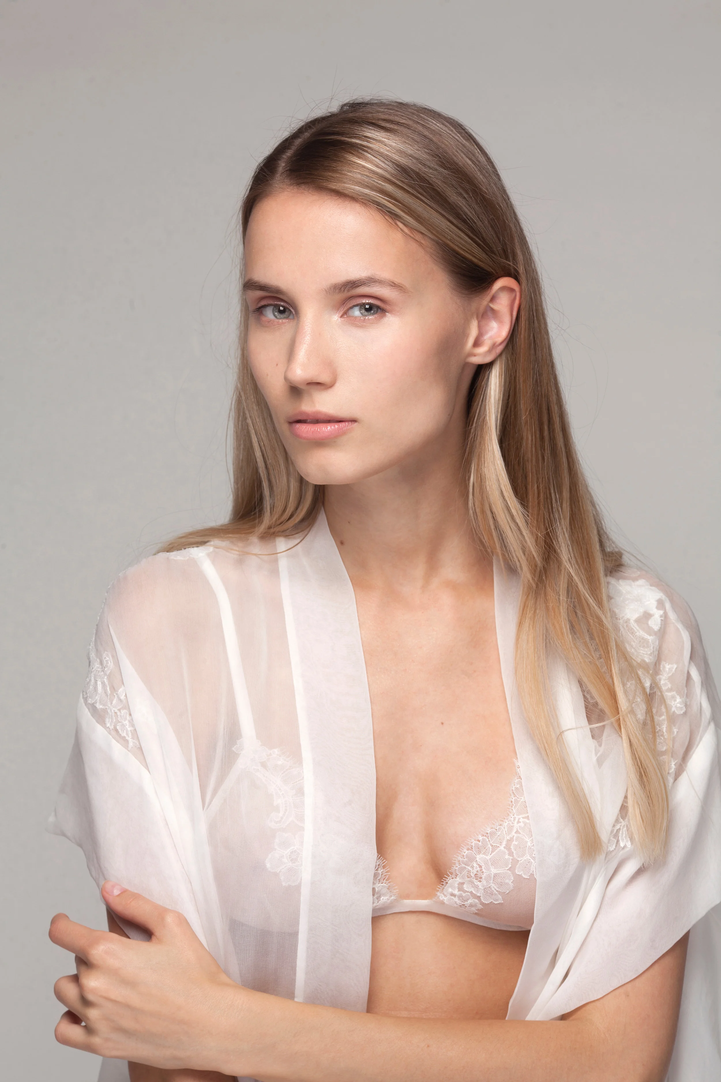 Merle Noir Lingerie Sofia short robe