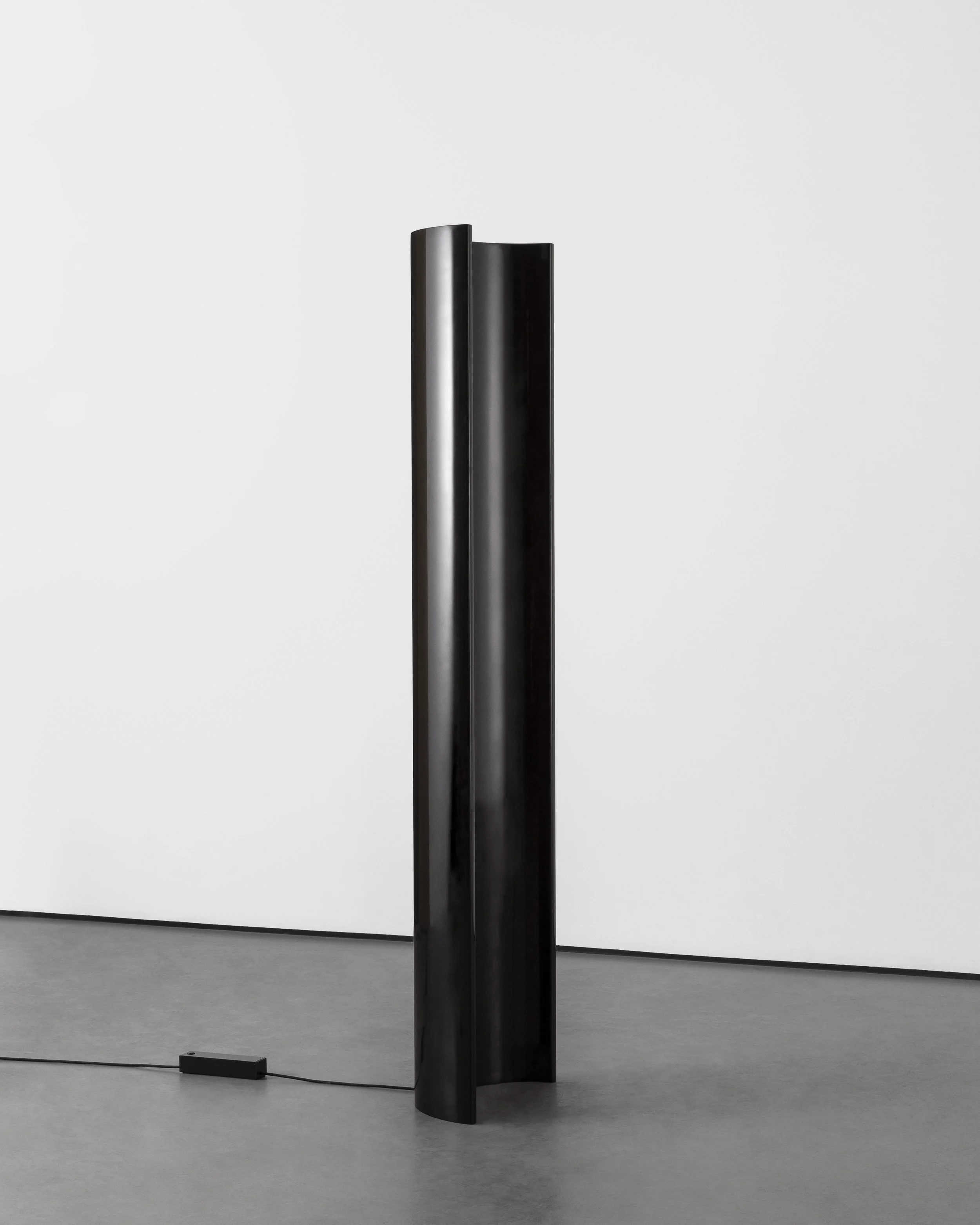 KORONIS_LLK2022_FloorLamp-03.jpg
