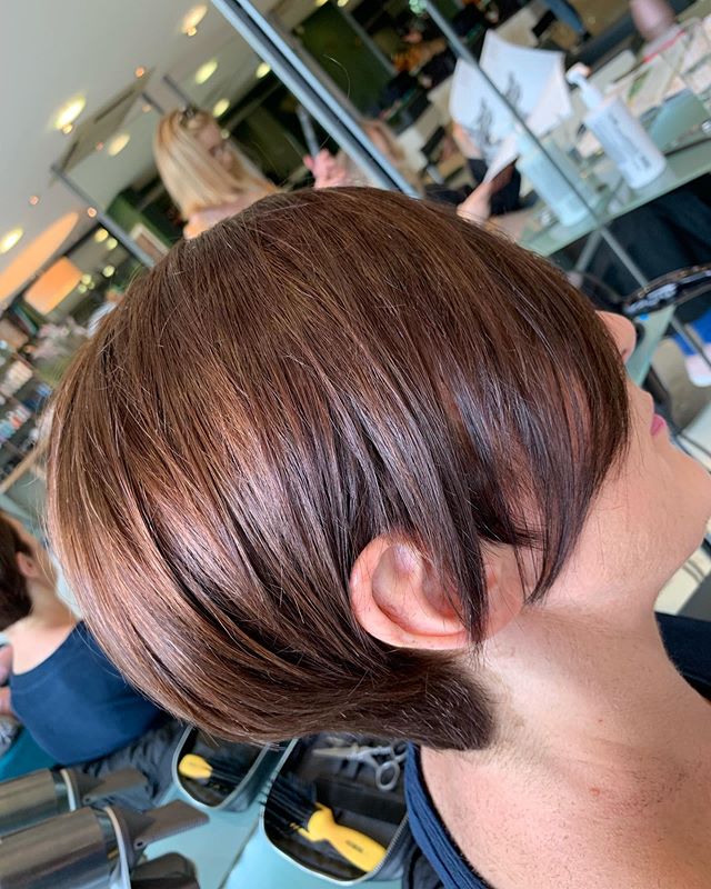 Delighted to have Edel in my chair today for the first time! She had been following us on Instagram and wanted to freshen up her one length bob with this little disconnected shape @niallcolganhaircutting coupled with beautiful colour @nualahair today