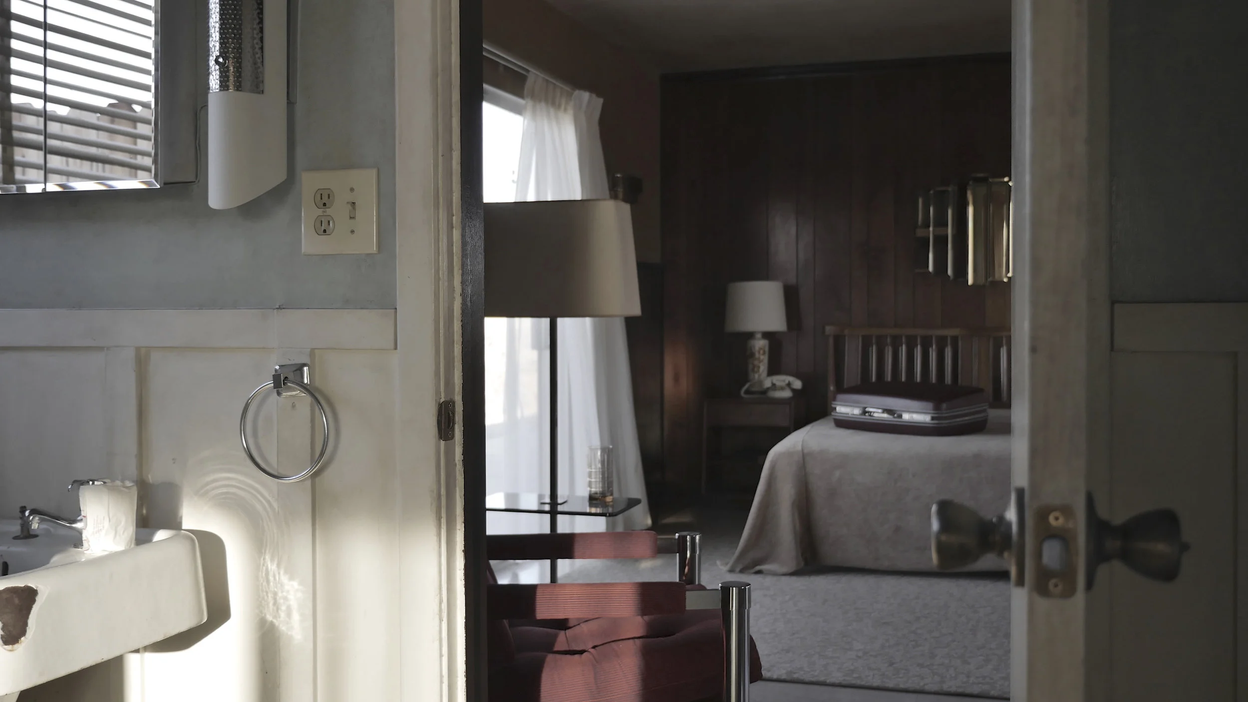 MOTEL-ROOM-13-09.jpg